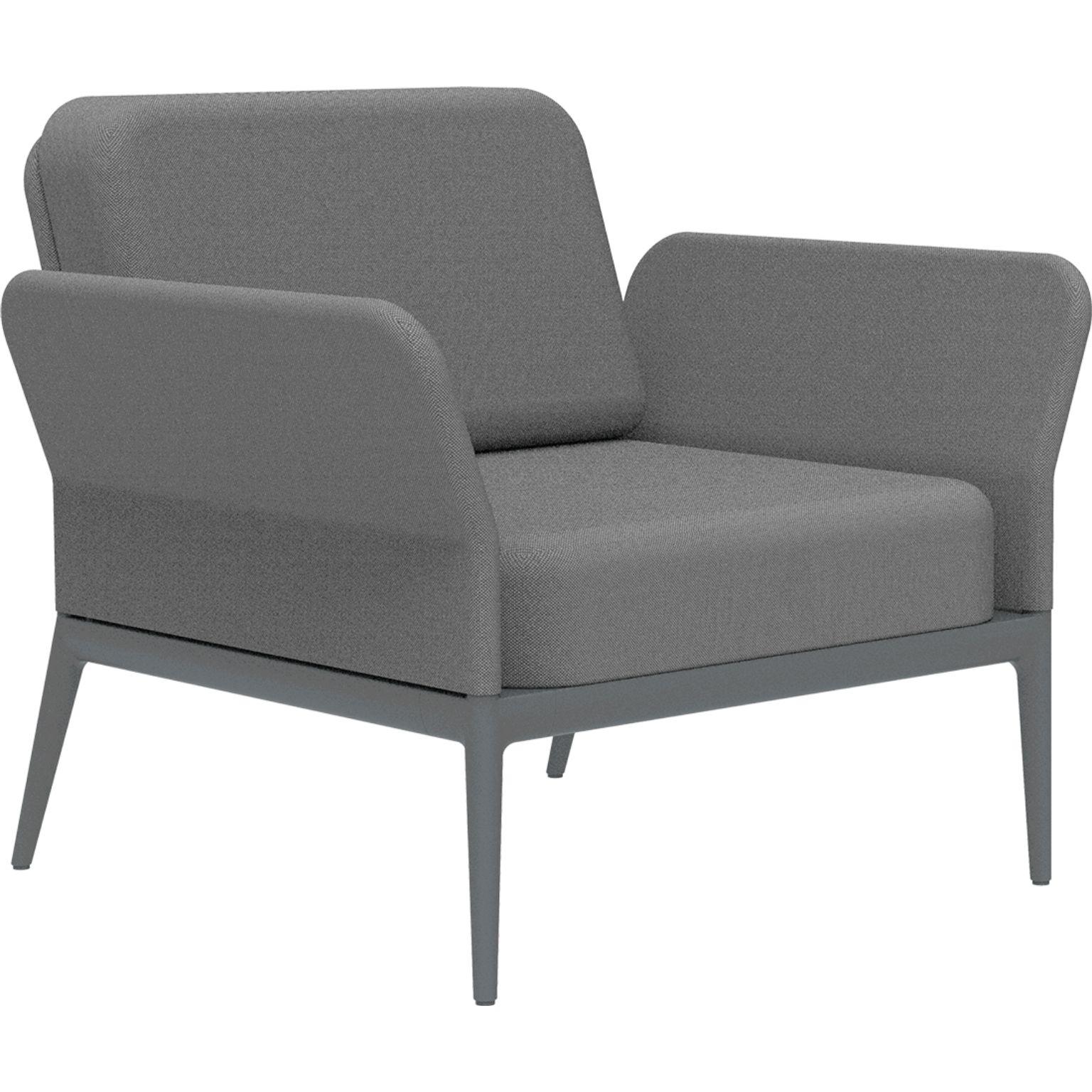 Cover Grey longue chair by MOWEE
Dimensions: D83 x W91 x H81 cm (seat height 42 cm).
Material: Aluminum and upholstery.
Weight: 20 kg.
Also available in different colors and finishes. 

An unmistakable collection for its beauty and robustness.