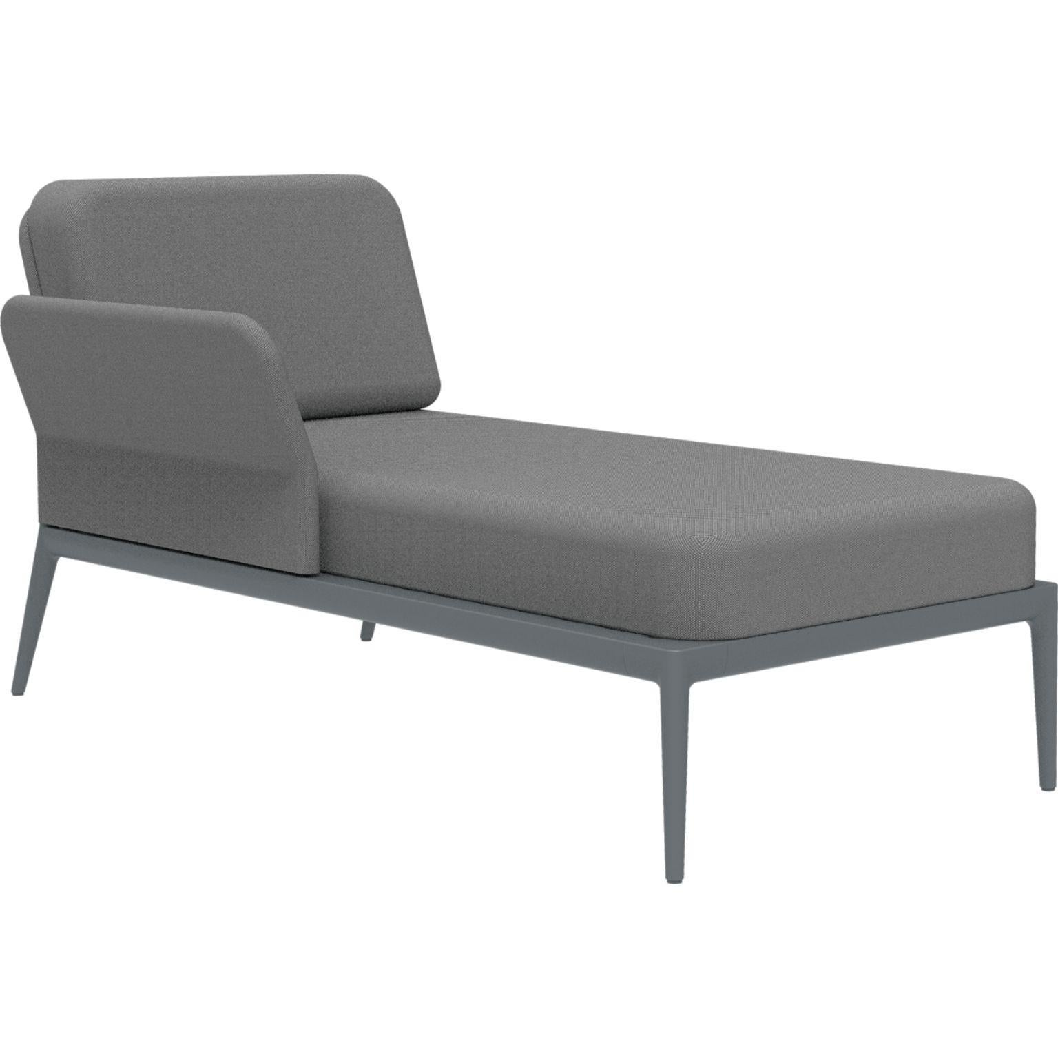 Cover Grey Right Chaise Longue by MOWEE
Dimensions: D 80 x W 155 x H 81 cm (seat height 42 cm).
Material: Aluminum and upholstery.
Weight: 28 kg.
Also available in different colors and finishes. Please contact us.

An unmistakable collection
