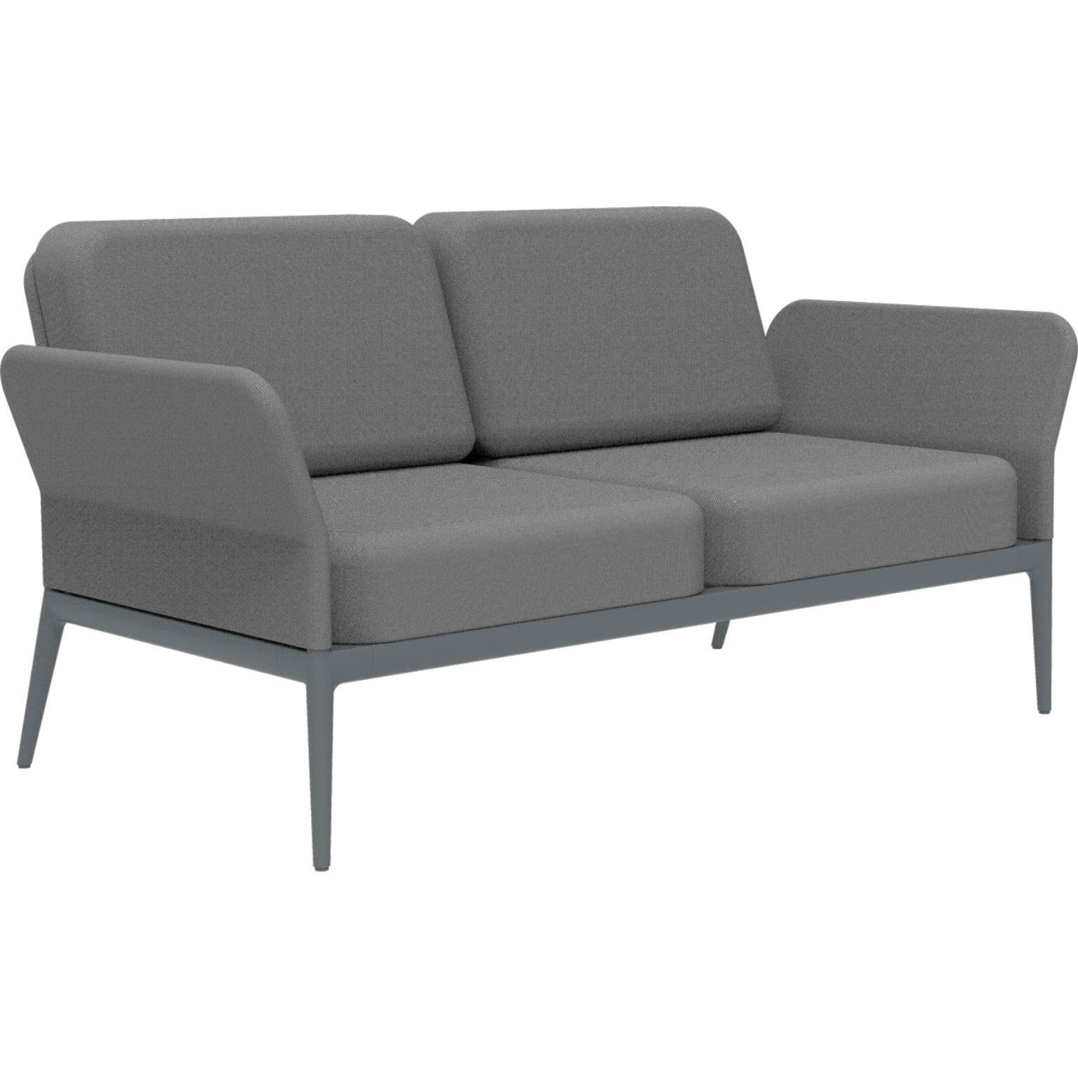 Cover grey sofa by MOWEE
Dimensions: D83 x W160 x H81 cm (seat height 42 cm).
Material: Aluminum and upholstery.
Weight: 32 kg.
Also available in different colors and finishes.

An unmistakable collection for its beauty and robustness. A