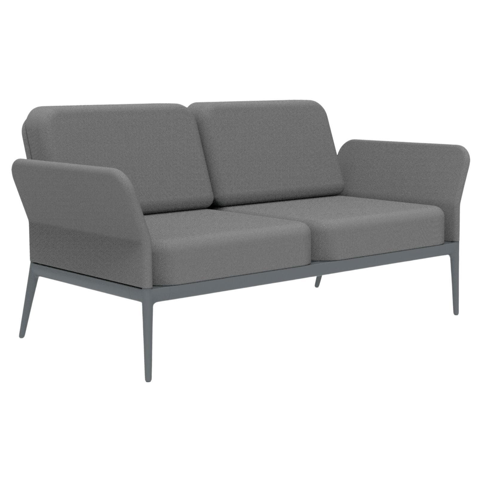 Graues Sofa mit Deckel von MOWEE im Angebot