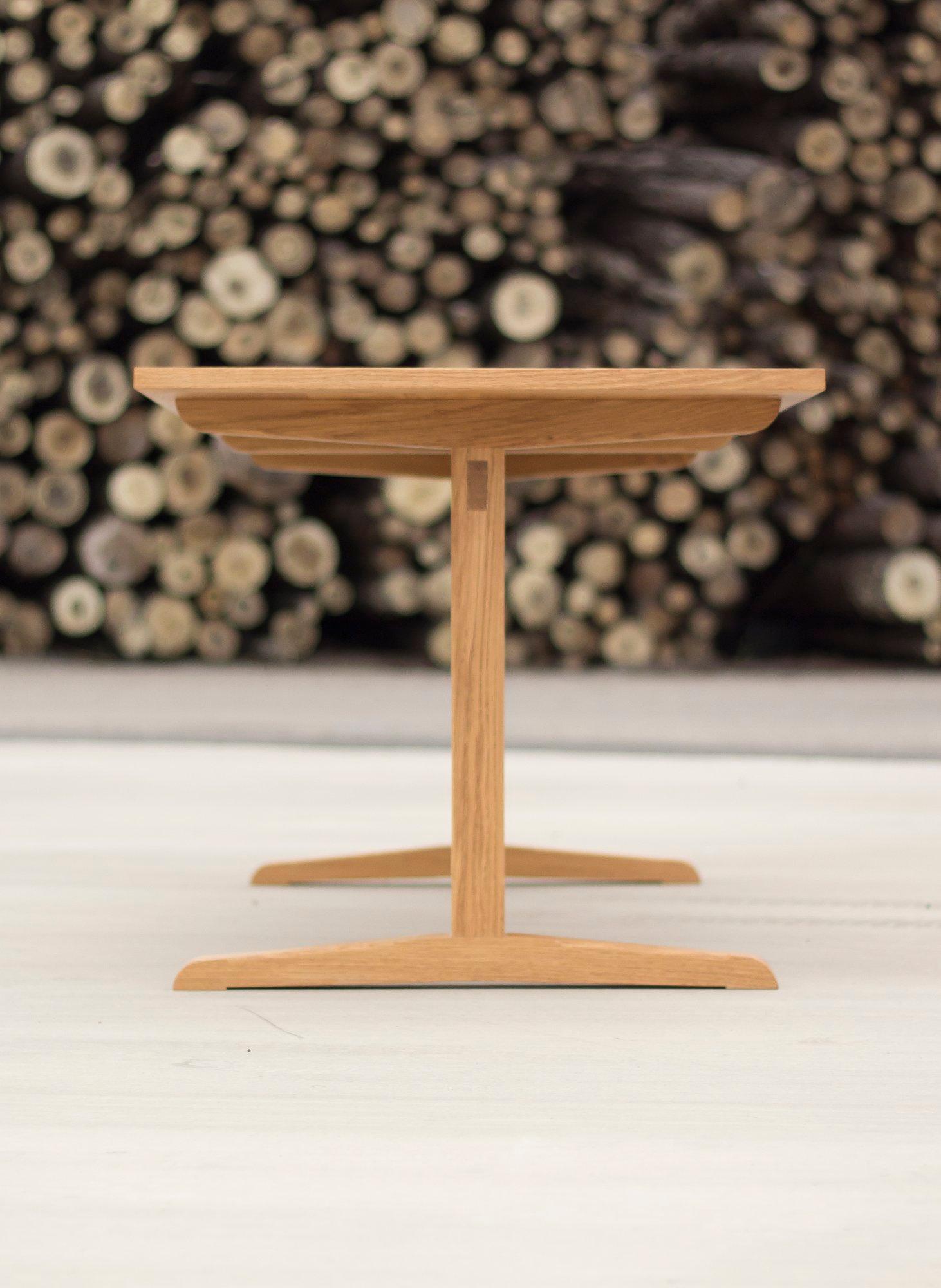 Handcrafted Shaker-Inspired Hancock Dining Table in Oak by Frank Buschmann In New Condition For Sale In Carnota, A Coruña, Galicia