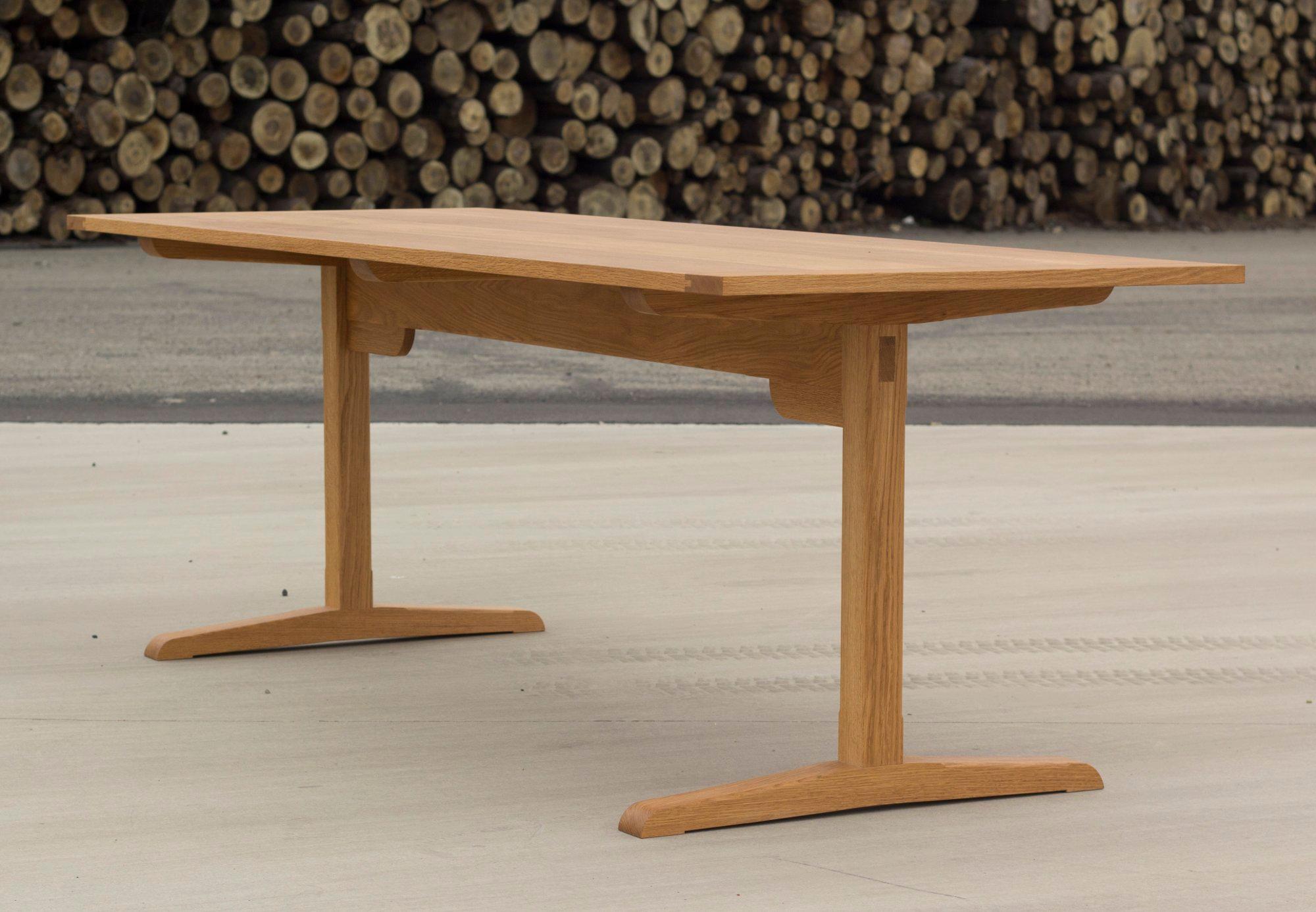 Handcrafted Shaker-Inspired Hancock Dining Table in Oak by Frank Buschmann For Sale 2