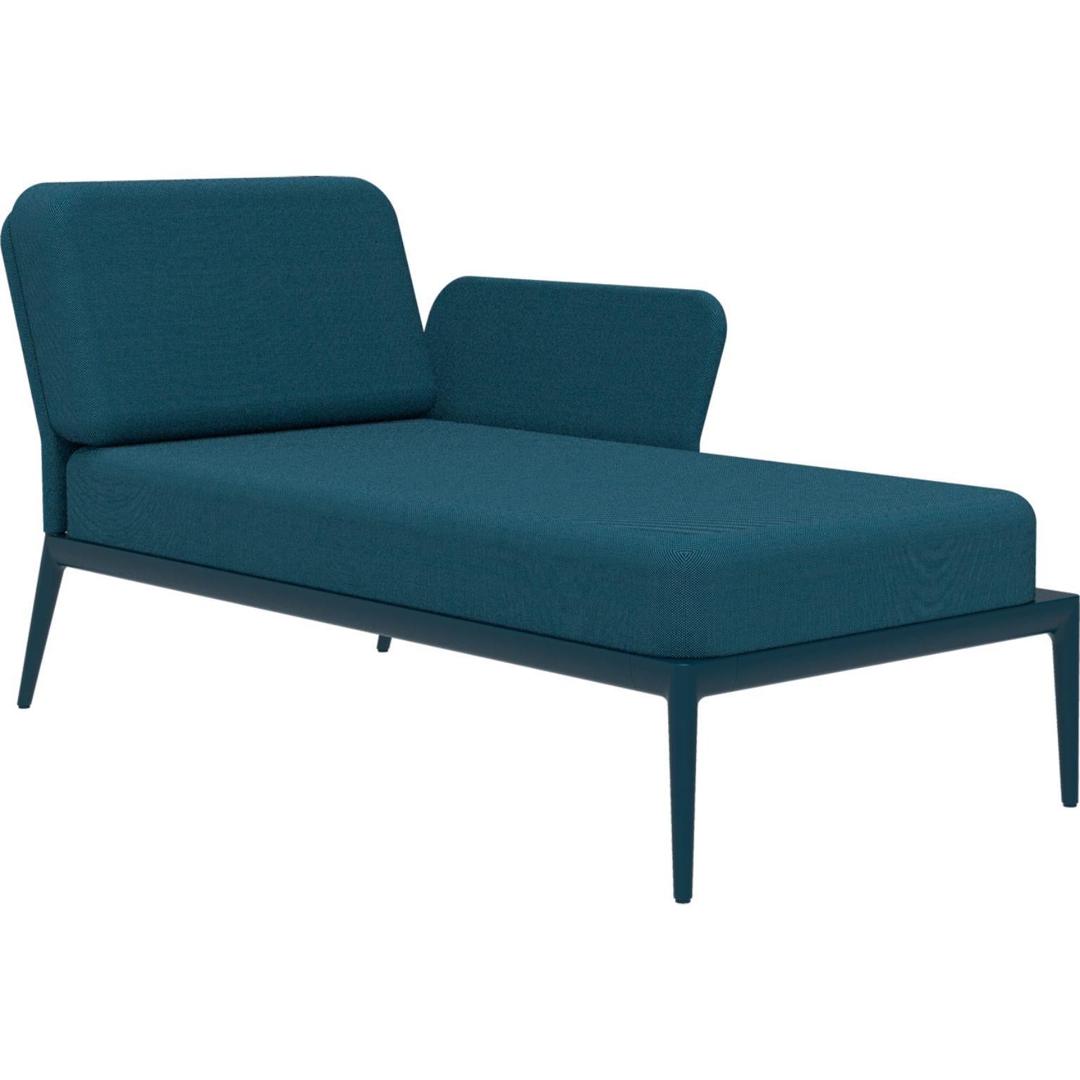 Cover Navy Left Chaise Longue by MOWEE
Dimensions: D80 x W155 x H81 cm (seat height 42 cm).
Material: Aluminum and upholstery.
Weight: 28 kg.
Also available in different colors and finishes. Please contact us.

An unmistakable collection for