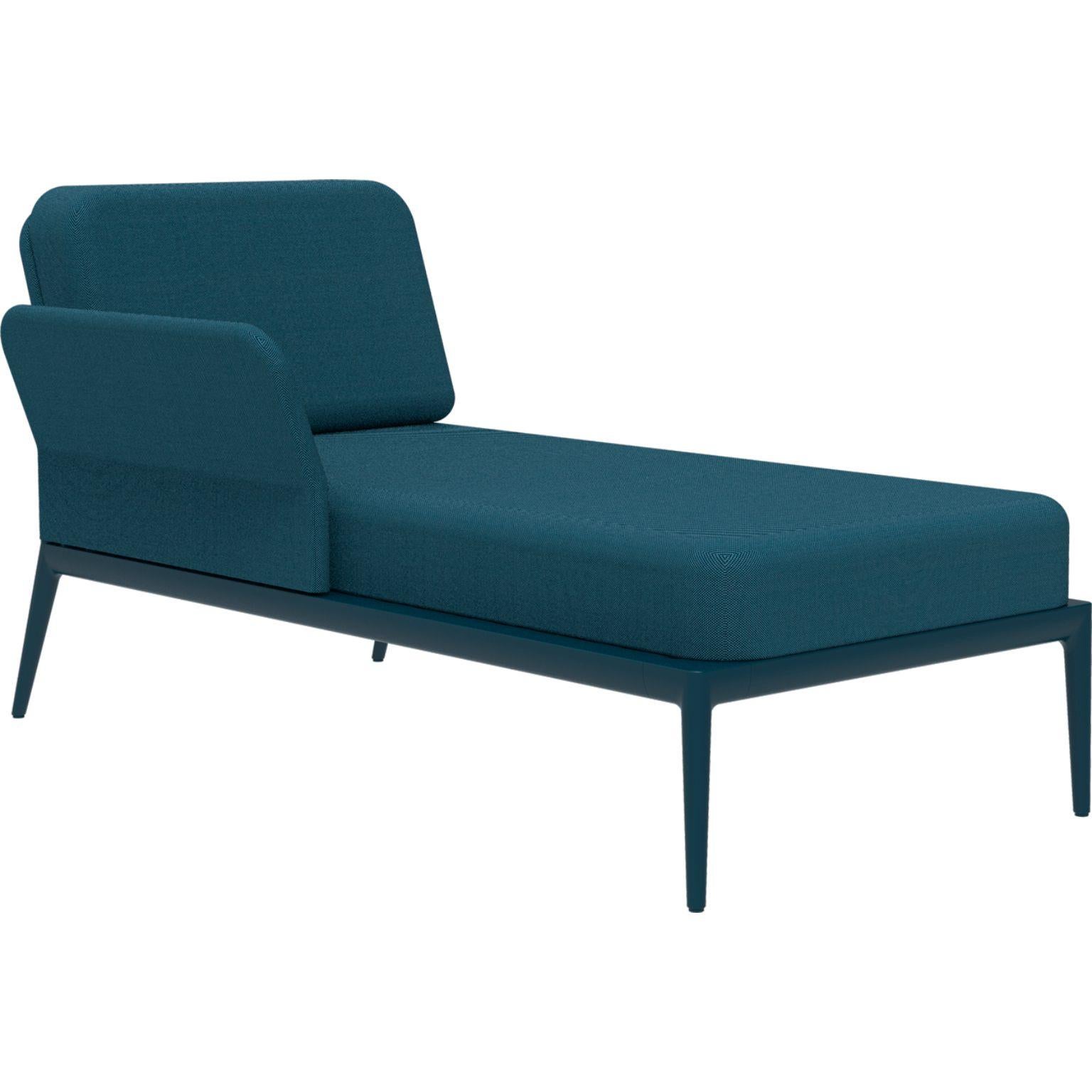 Cover Navy Right Chaise Longue by MOWEE
Dimensions: D 80 x W 155 x H 81 cm (seat height 42 cm).
Material: Aluminum and upholstery.
Weight: 28 kg.
Also available in different colors and finishes. Please contact us.

An unmistakable collection