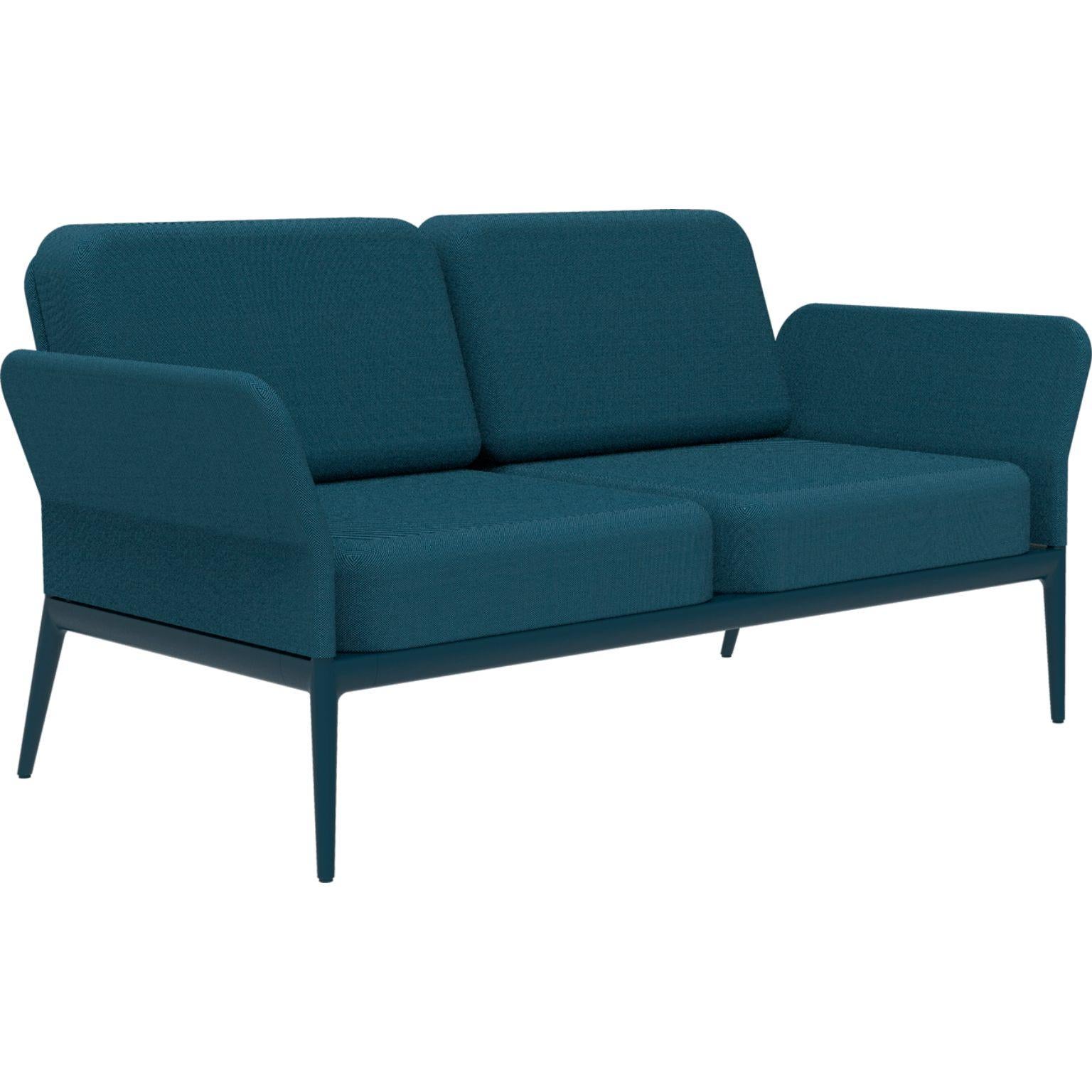 Cover navy sofa by MOWEE
Dimensions: D 83 x W 160 x H 81 cm (seat height 42 cm).
Material: Aluminum and upholstery.
Weight: 32 kg.
Also available in different colors and finishes.

An unmistakable collection for its beauty and robustness. A