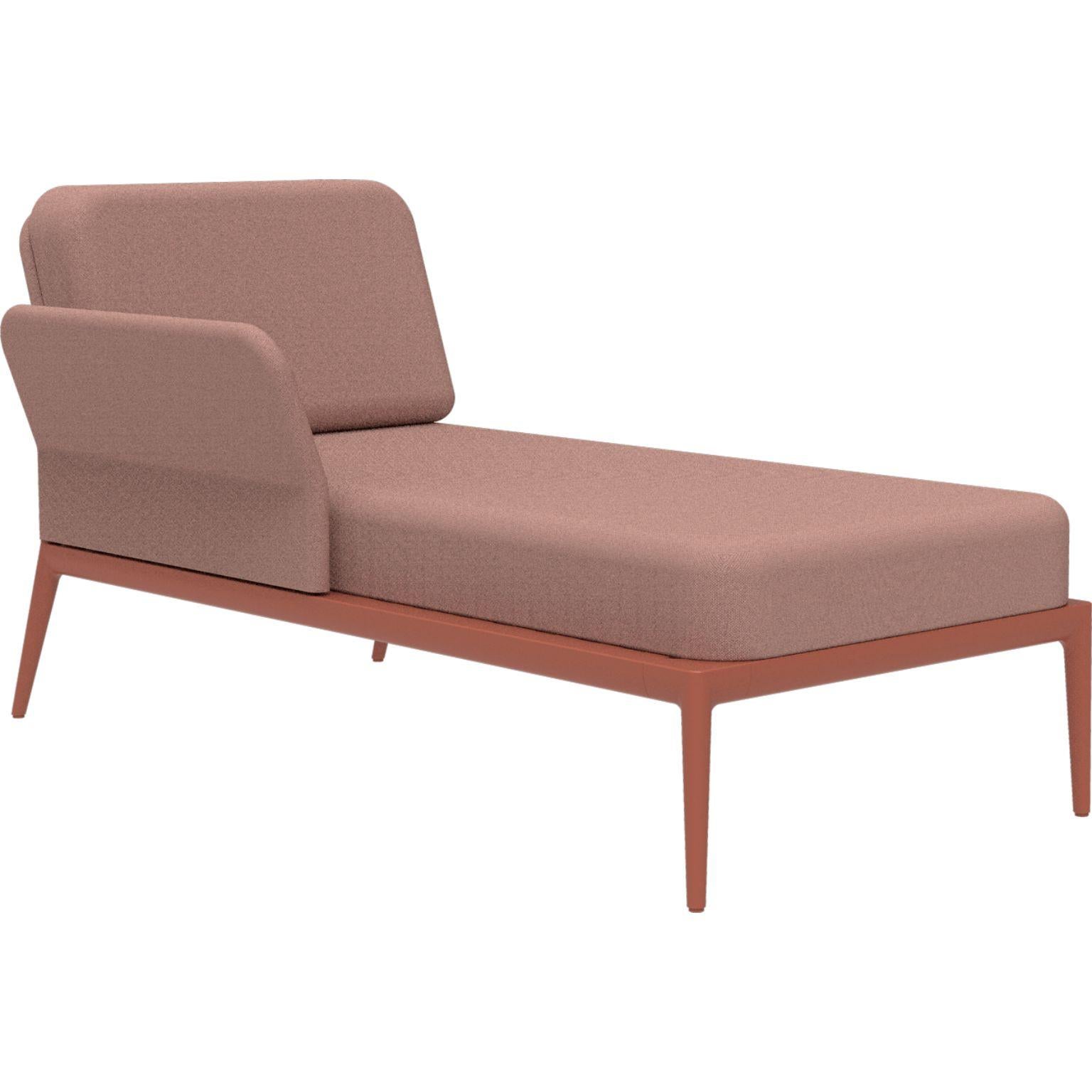Cover Salmon Right Chaise Longue by MOWEE
Dimensions: D 80 x W 155 x H 81 cm (seat height 42 cm).
Material: Aluminum and upholstery.
Weight: 28 kg.
Also available in different colors and finishes. Please contact us.

An unmistakable collection