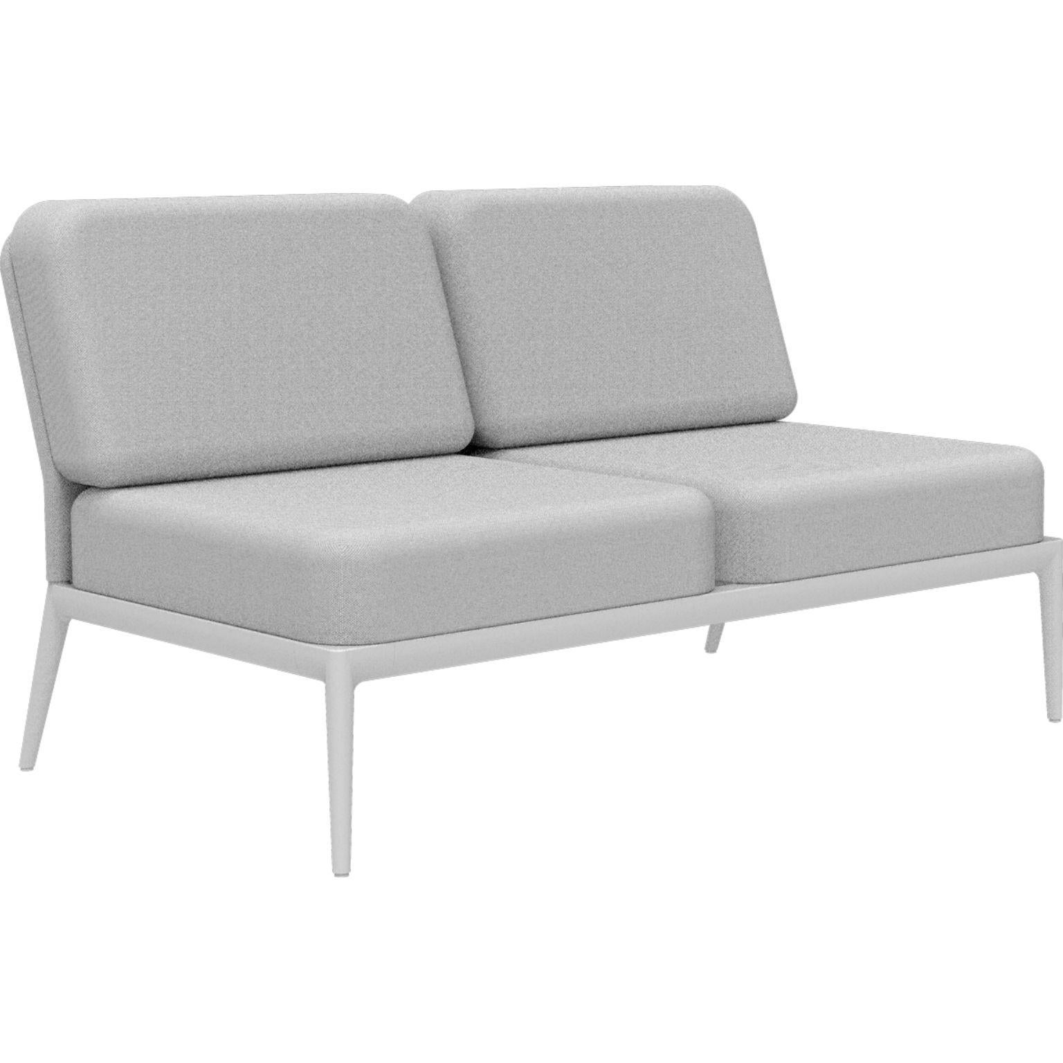 Cover White Double Central modular sofa by MOWEE
Dimensions: D83 x W136 x H81 cm (seat height 42 cm).
Material: Aluminum and upholstery.
Weight: 27 kg.
Also available in different colors and finishes. 

An unmistakable collection for its