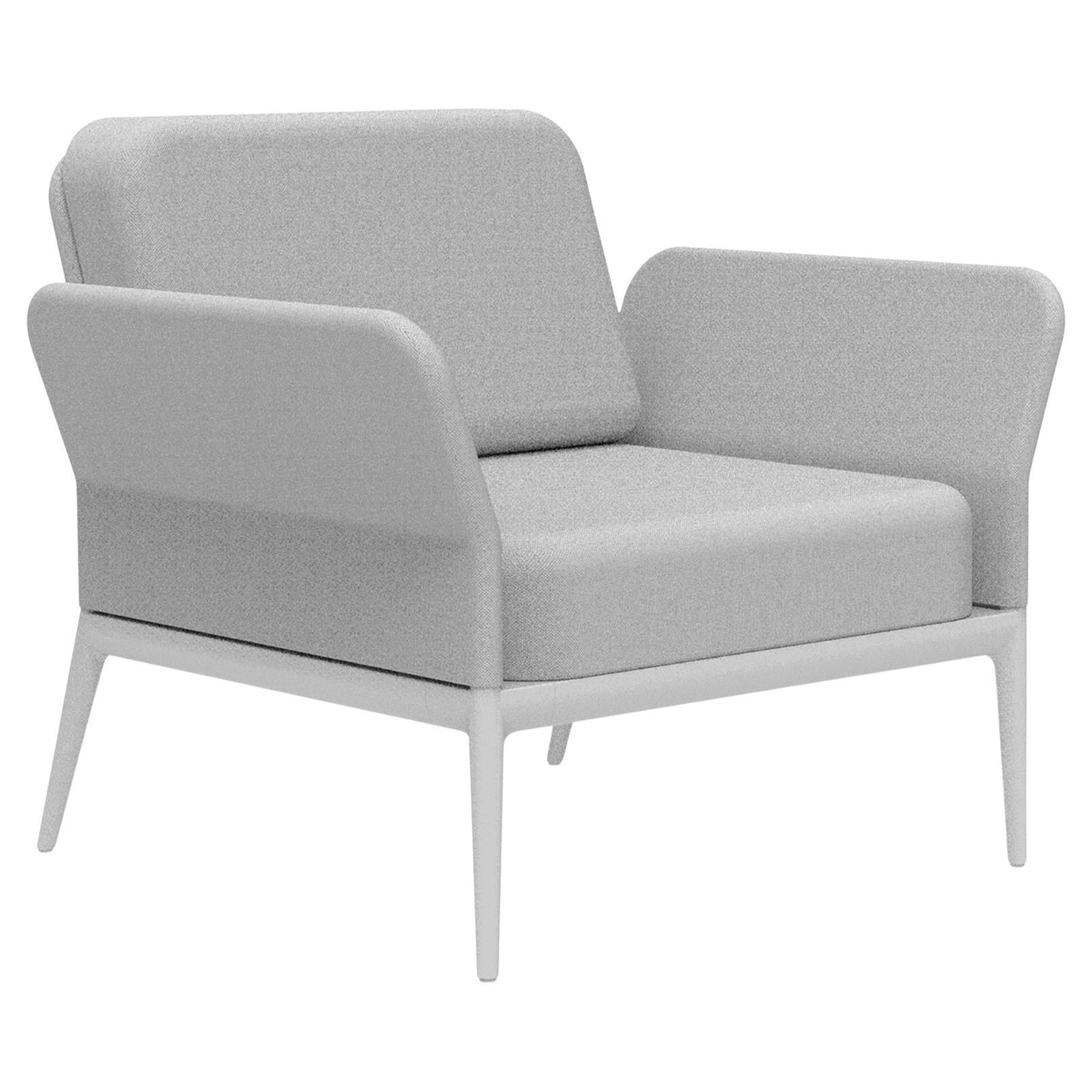 Weißer Longue-Stuhl mit Deckel von MOWEE im Angebot