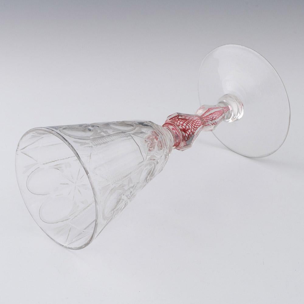Bedeckter böhmischer Kelch mit farbigem Twist Stem um 1740 (Tschechisch) im Angebot
