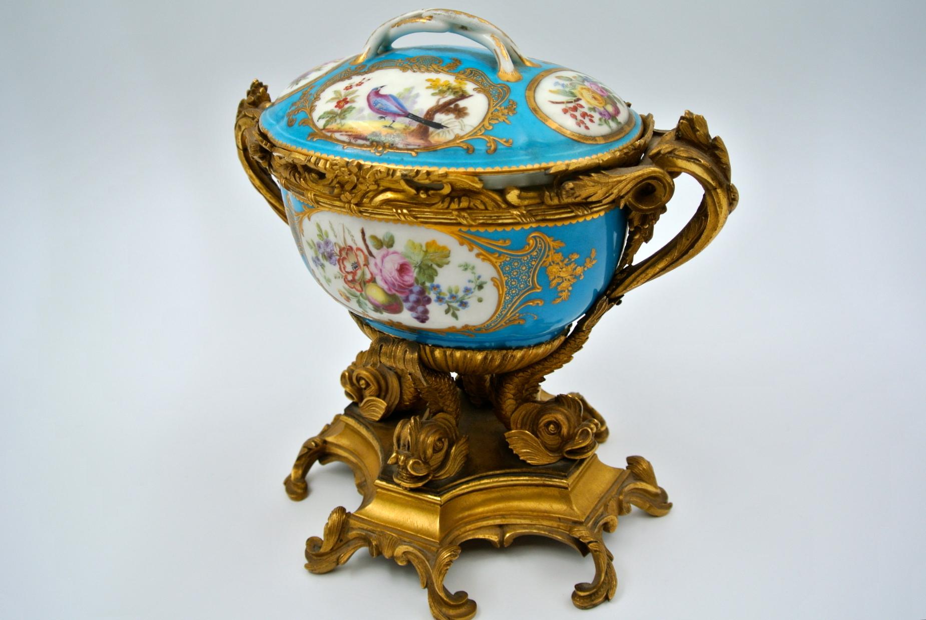 Covered Cup in Chiselled and Gilded Bronze and Painted Sèvres Porcelain 3