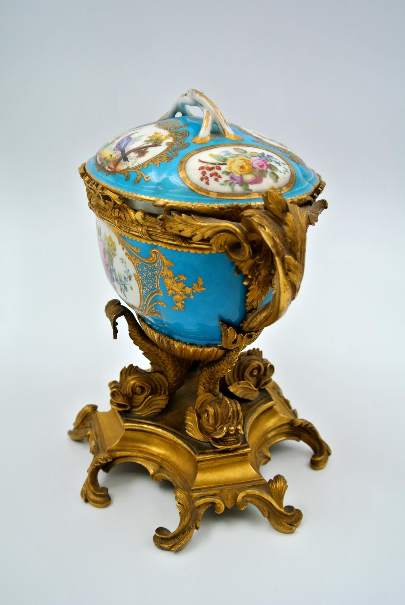 Covered Cup in Chiselled and Gilded Bronze and Painted Sèvres Porcelain 5
