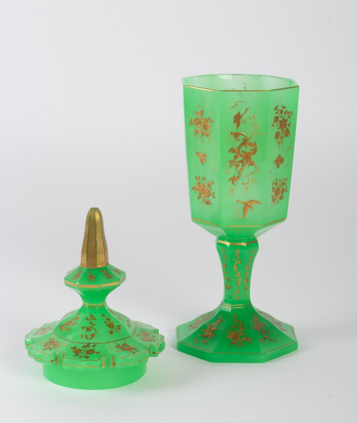 Covered Cup in Opaline, Green and Gold Enamel, Napoleon III, 19th Century In Good Condition In Saint-Ouen, FR