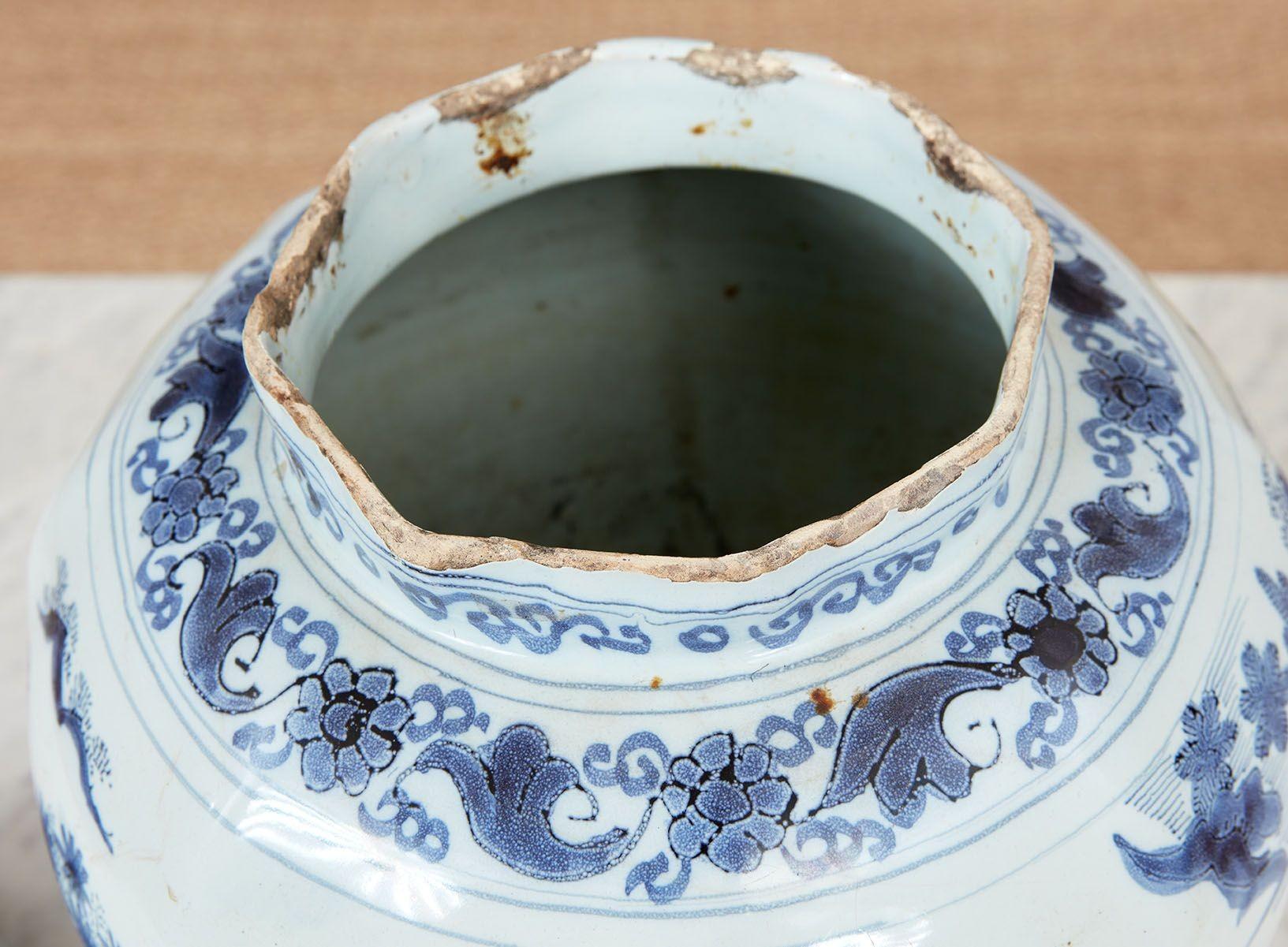 Covered Delft Jar im Angebot 3