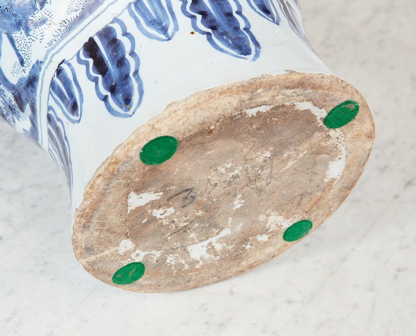 Covered Delft Jar im Angebot 5