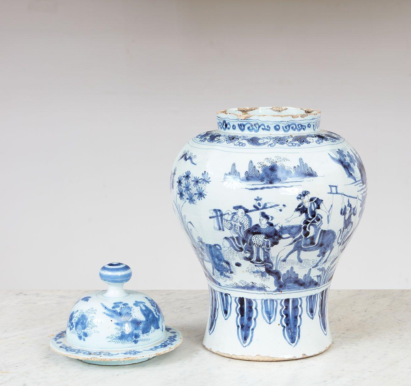 Covered Delft Jar (Niederländisch) im Angebot