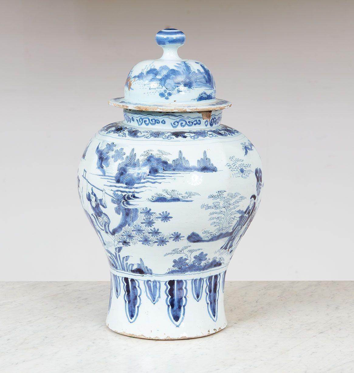 Covered Delft Jar (18. Jahrhundert und früher) im Angebot