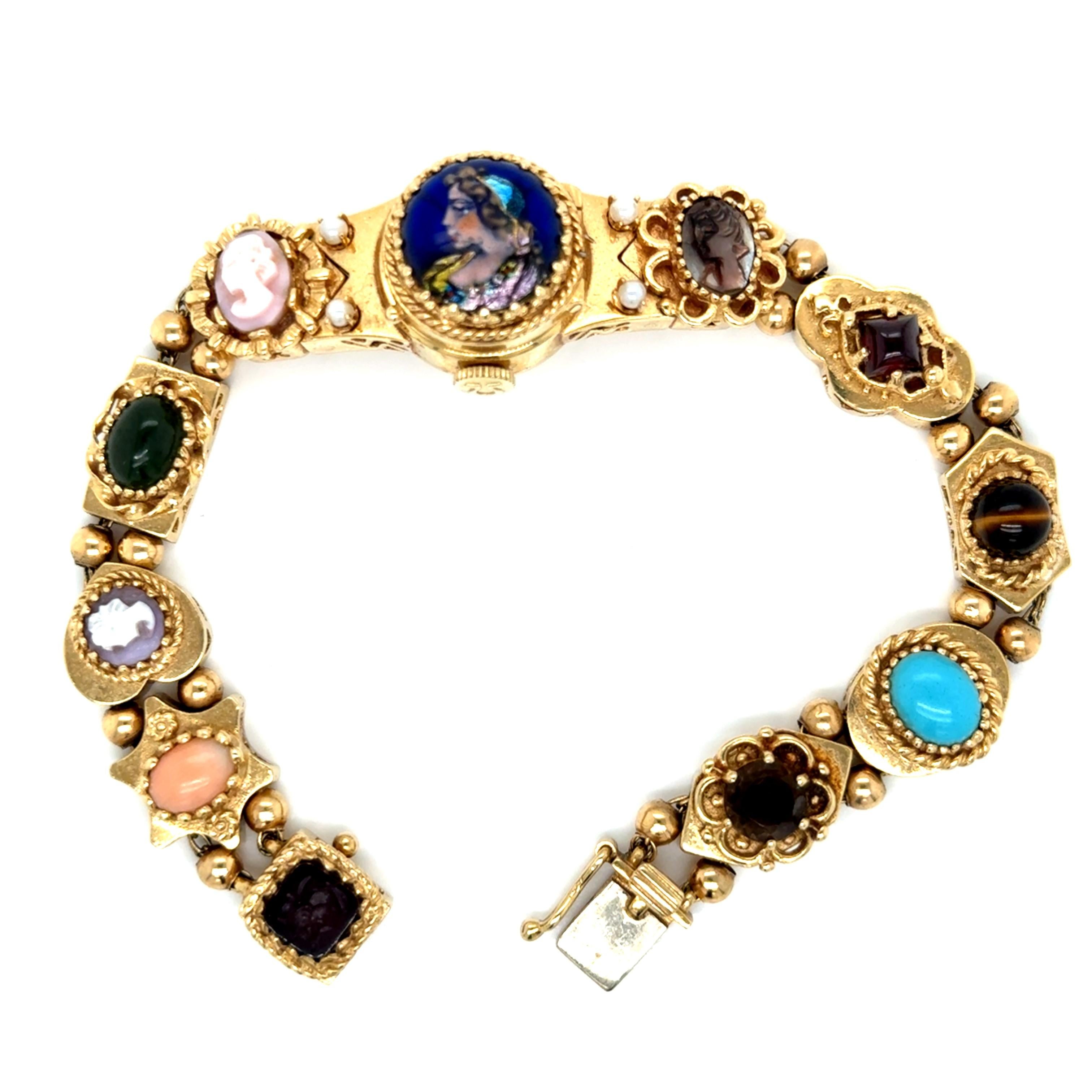Il bracciale coperto ha un coperchio ricoperto di ritratti smaltati a Limoges ed è ornato da dieci vetrini.  I vetrini sono incastonati con cammei e varie pietre preziose (corniola, corallo, conchiglia, nefrite, granato, occhio di tigre, turchese e