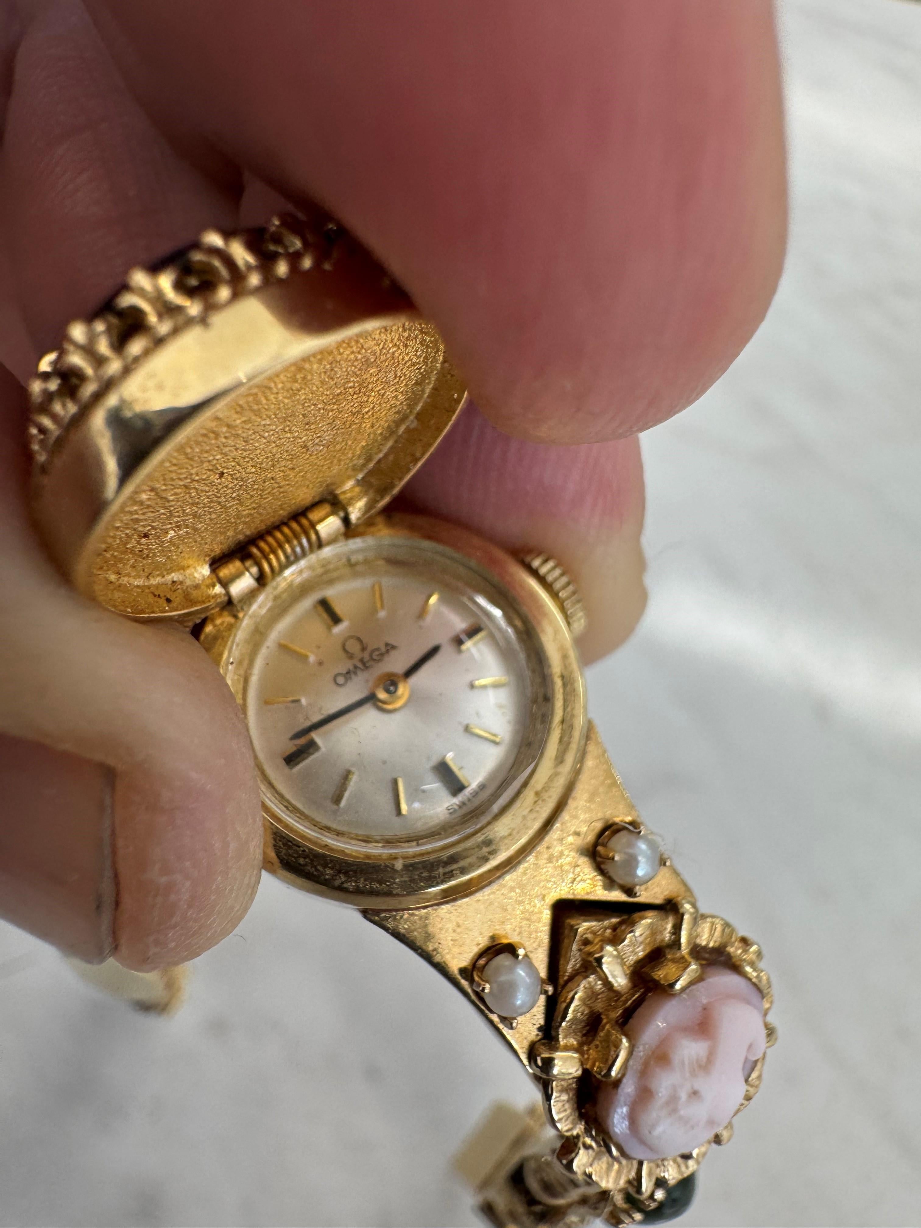 Moderno Orologio con bracciale Omega Slide coperto in vendita