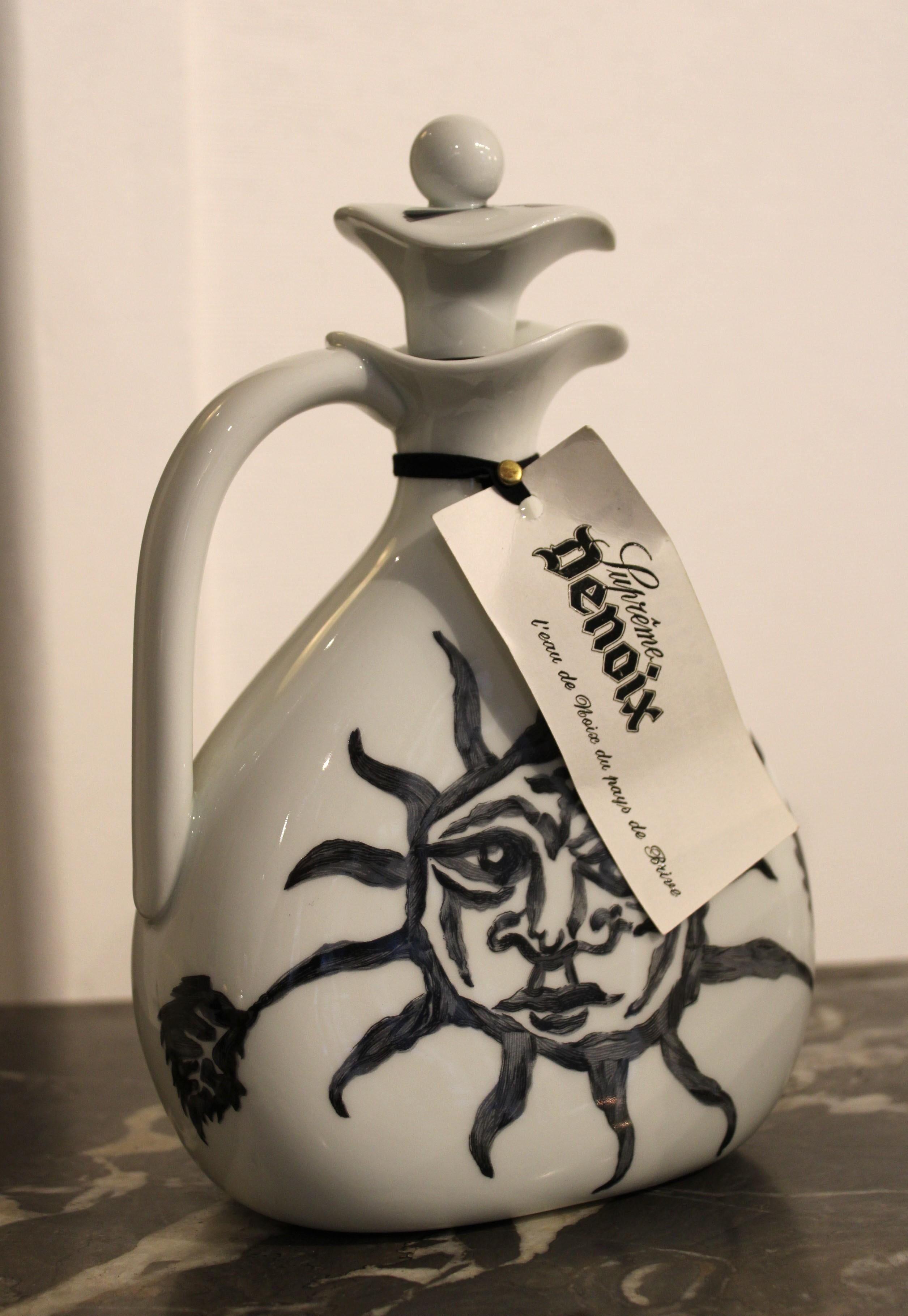 Covered pot in enamelled porcelain with a sun, France, circa 1960 For Sale 2