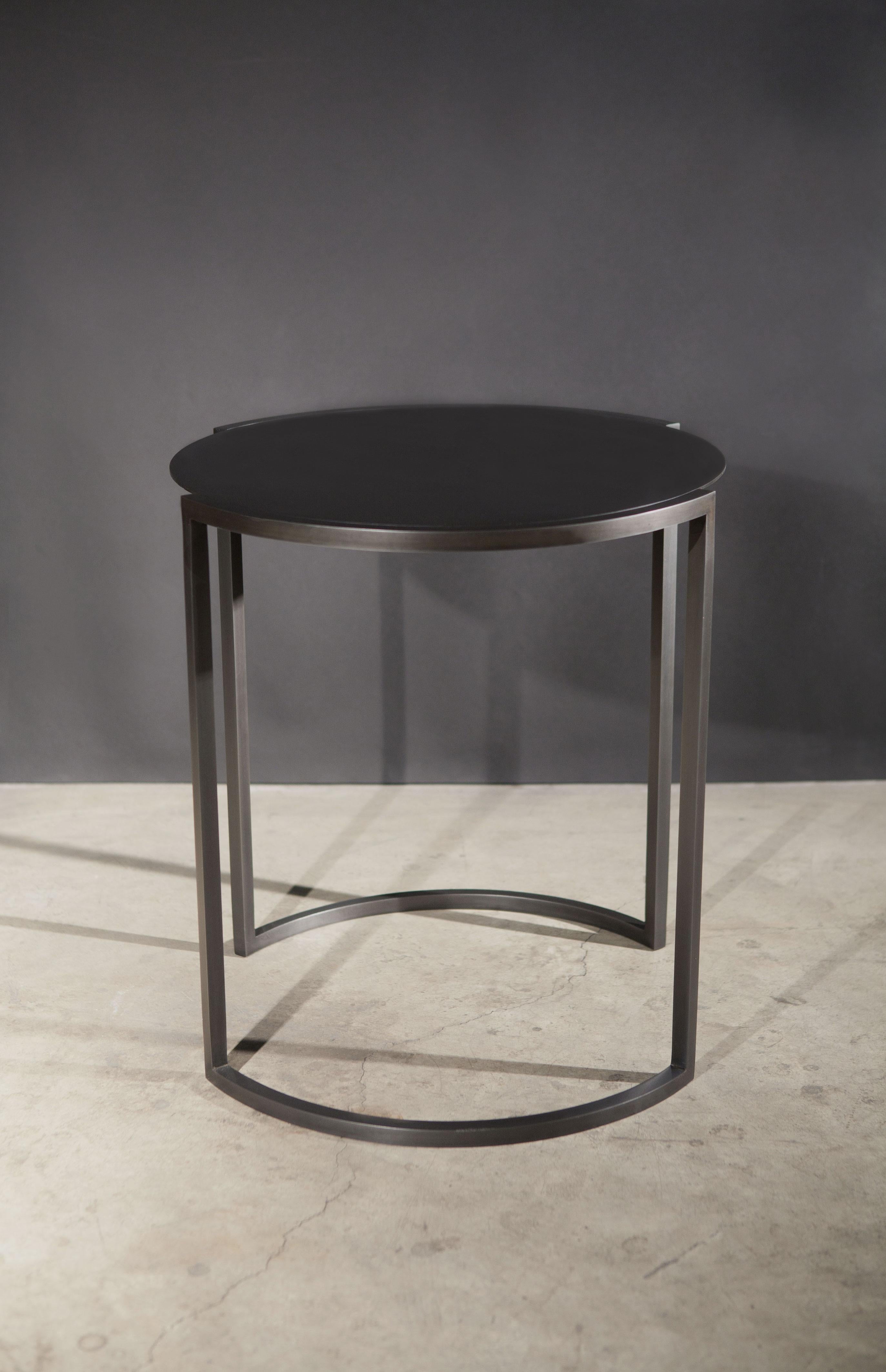 Solid arched steel legs outline the delicate blackened bronzed steel top of the Covet end table,
creating a balance of precision and elegance.

Customization and finishes available:
- Aged brass
- Powder-coated aluminum (for outdoor use)

Designed