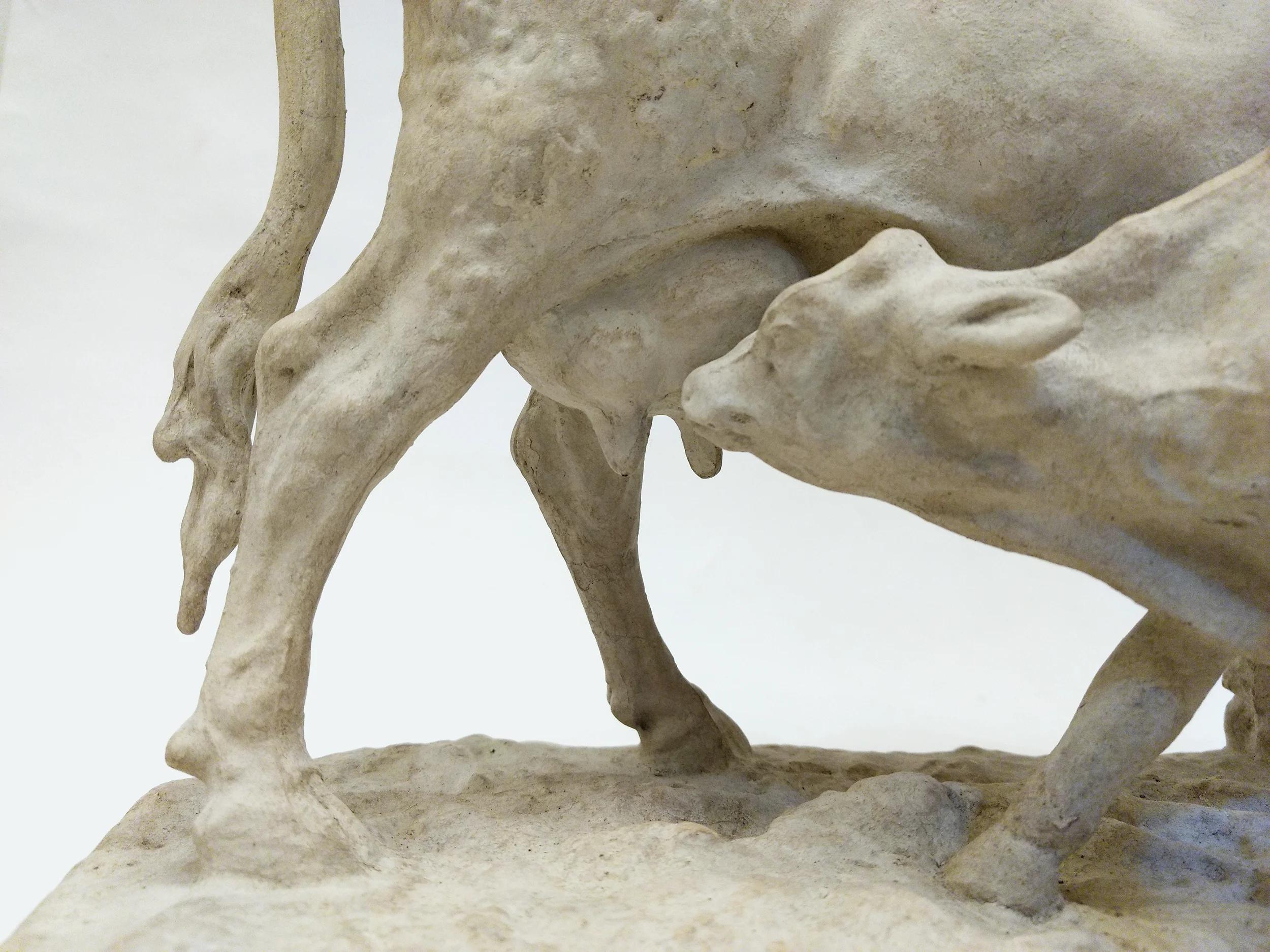 Francese Mucca e vitello, gesso da studio, di Pierre Jules Mêne, Francia, circa 1850 in vendita