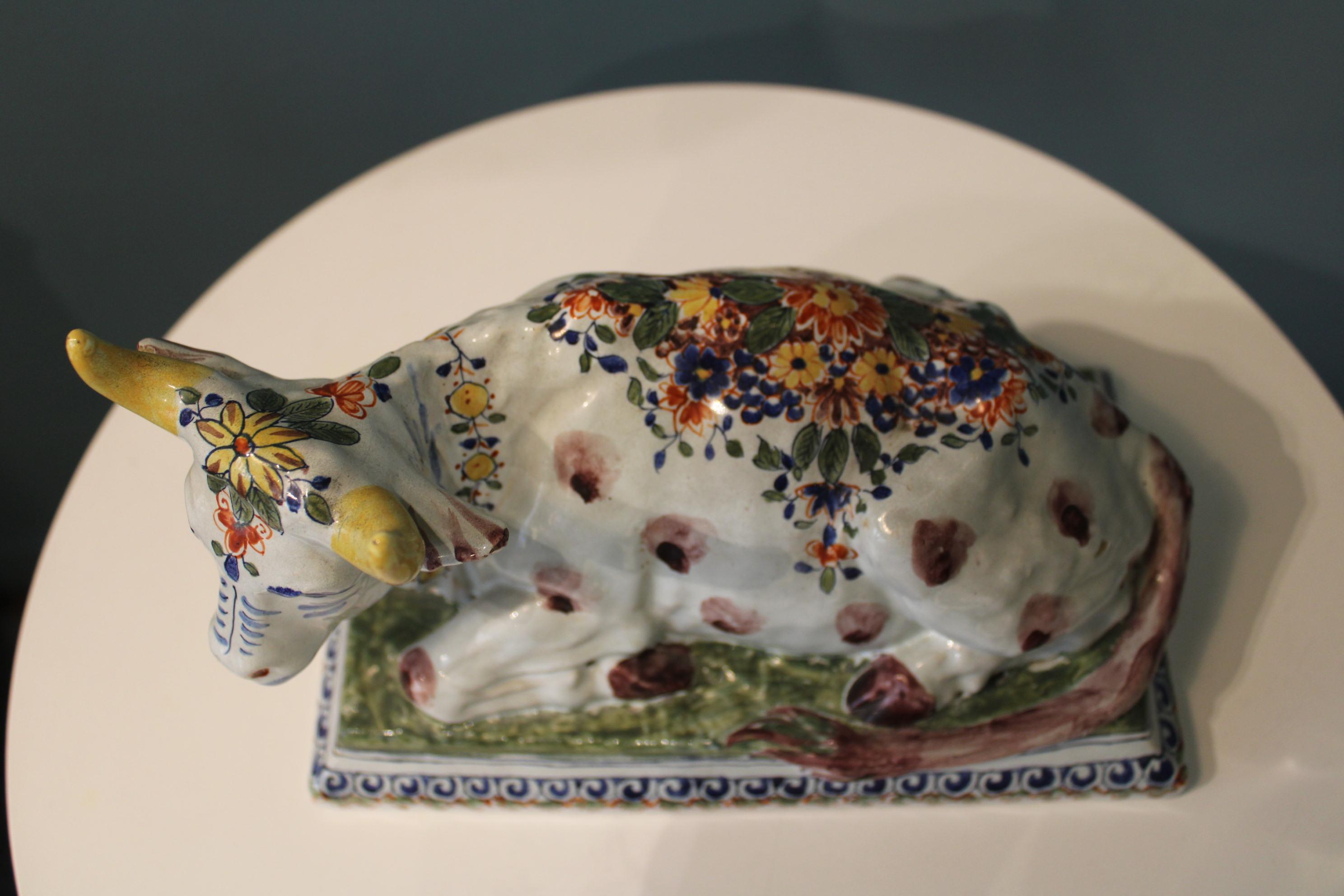 Cow attributed to Delft earthenware, 18th century In Good Condition For Sale In Paris, FR