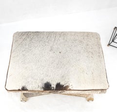 Asiento de banco moderno de mediados de siglo tapizado en piel de vaca con base en X ¡MINA!