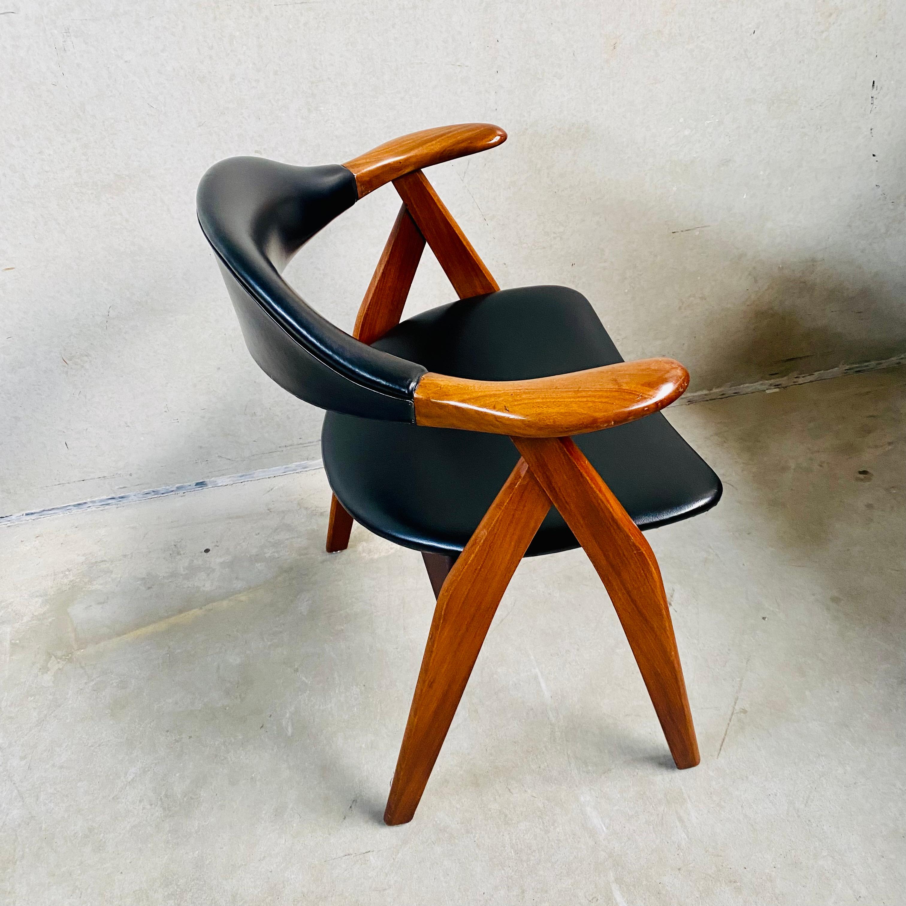 Cow Horn Chair by Tijsseling Meubelfabriek, Netherlands 1960 For Sale 1