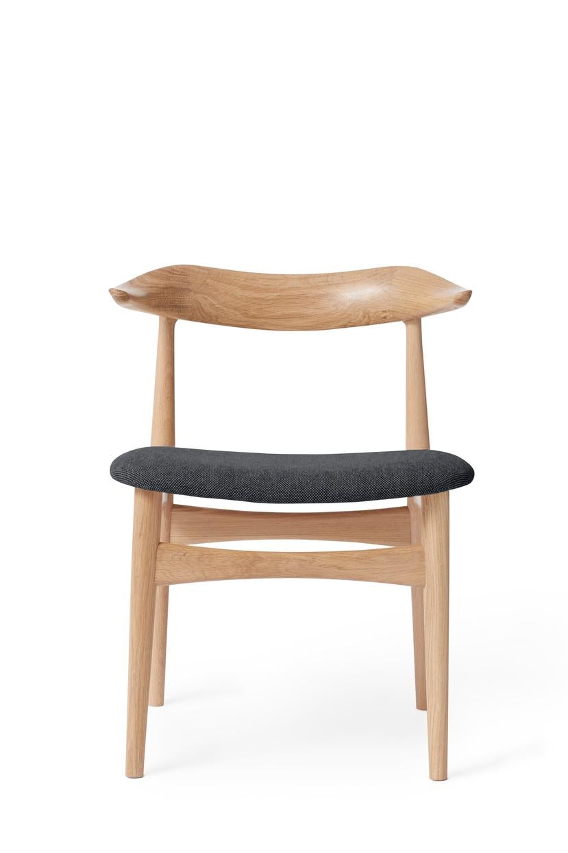Cow horn chair oak anthracite melange by Warm Nordic
Dimensions: D55 x W48 x H 74 cm
Material: White oiled solid oak frame, Textile or leather upholstery.
Weight: 7.5 kg
Also available in different colors and finishes. 

The Cow Horn Chair is
