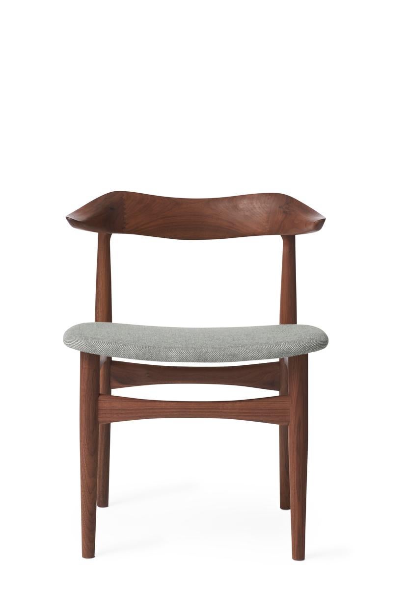 Cow Horn Chair Walnut Light Grey by Warm Nordic
Dimensions: D55 x W48 x H 74 cm
Material: Oiled solid walnut frame, Textile or leather upholstery.
Weight: 7.5 kg
Also available in different colours and finishes. Please contact us.

The Cow