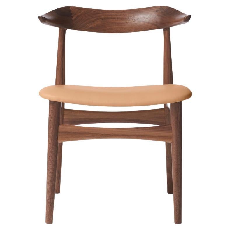 Kuhhorn-Stuhl aus Nussbaumholz von Warm Nordic