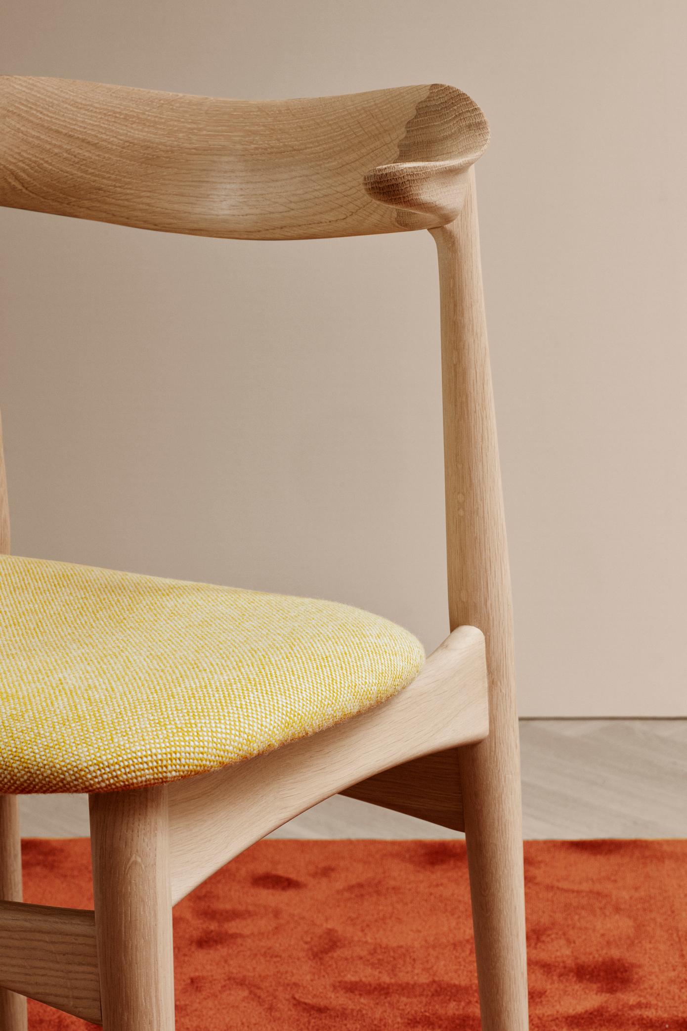 Kuhhorn-Stuhl aus Nussbaumholz und Eiche mit Naturleder von Warm Nordic im Angebot 12