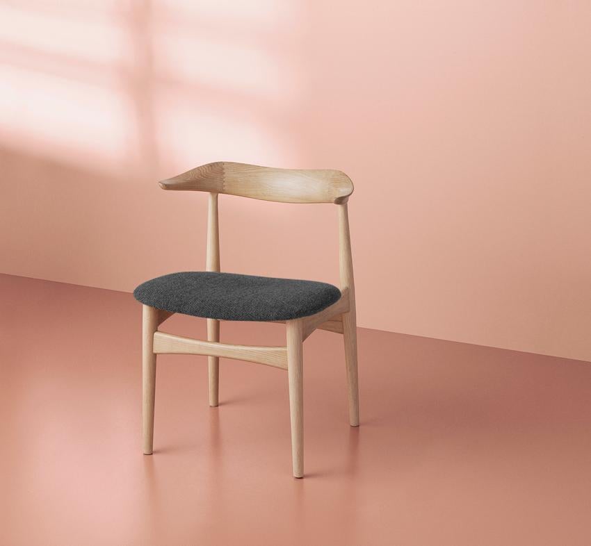 Chaise Vanilla en chêne et corne de vache par Warm Nordic en vente 3