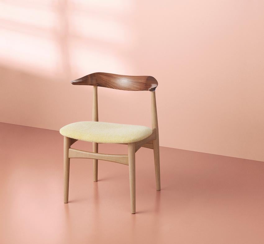 Chaise Vanilla en chêne et corne de vache par Warm Nordic Neuf - En vente à Geneve, CH