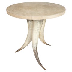 Mesa de Cuerno de Vaca con Tapa de Piel de Vaca Crema