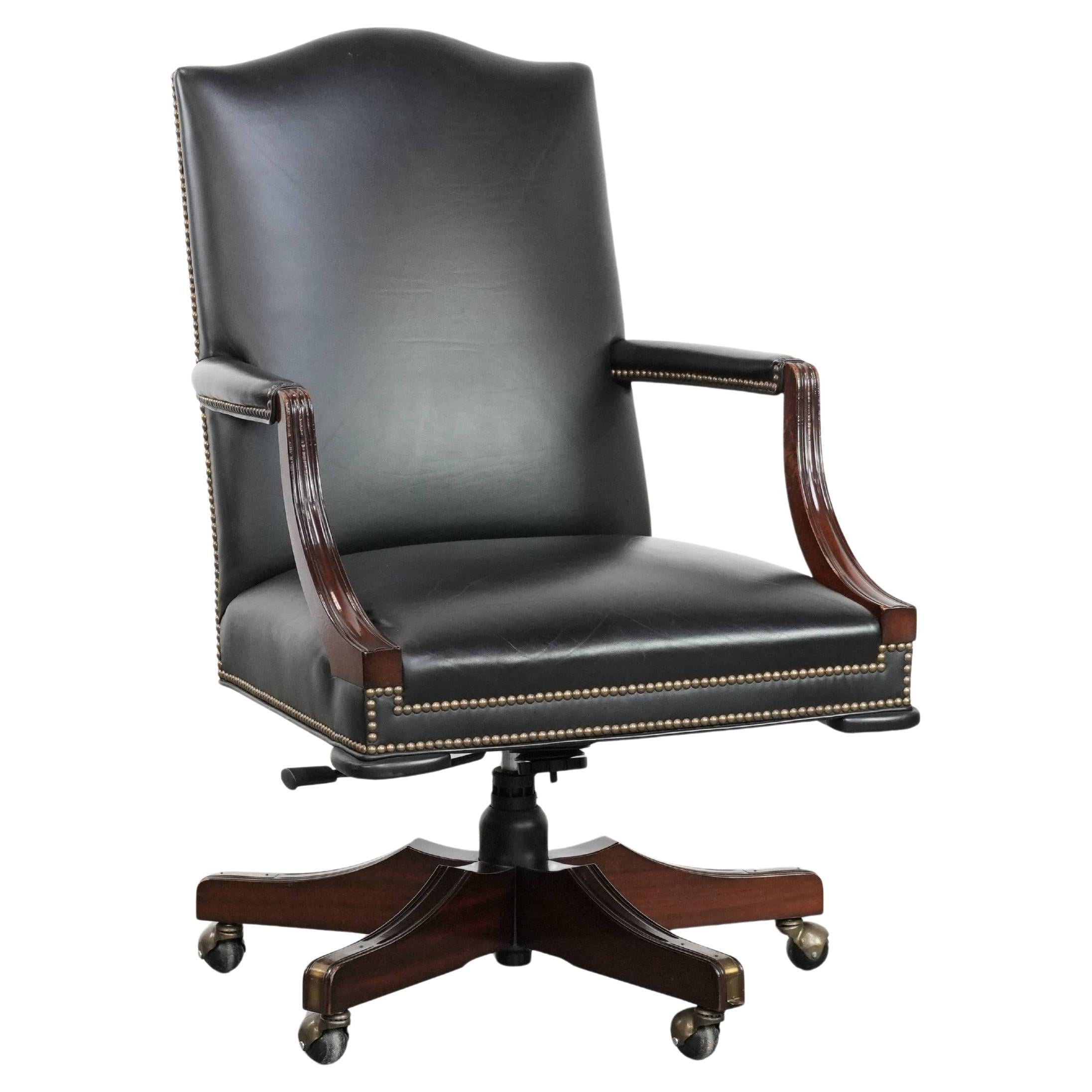 Sedia da ufficio Chesterfield in pelle di mucca e legno in stile inglese su ruote