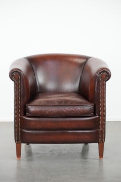 Cow leather club armchair in good condition in a luxurious red/brown colour