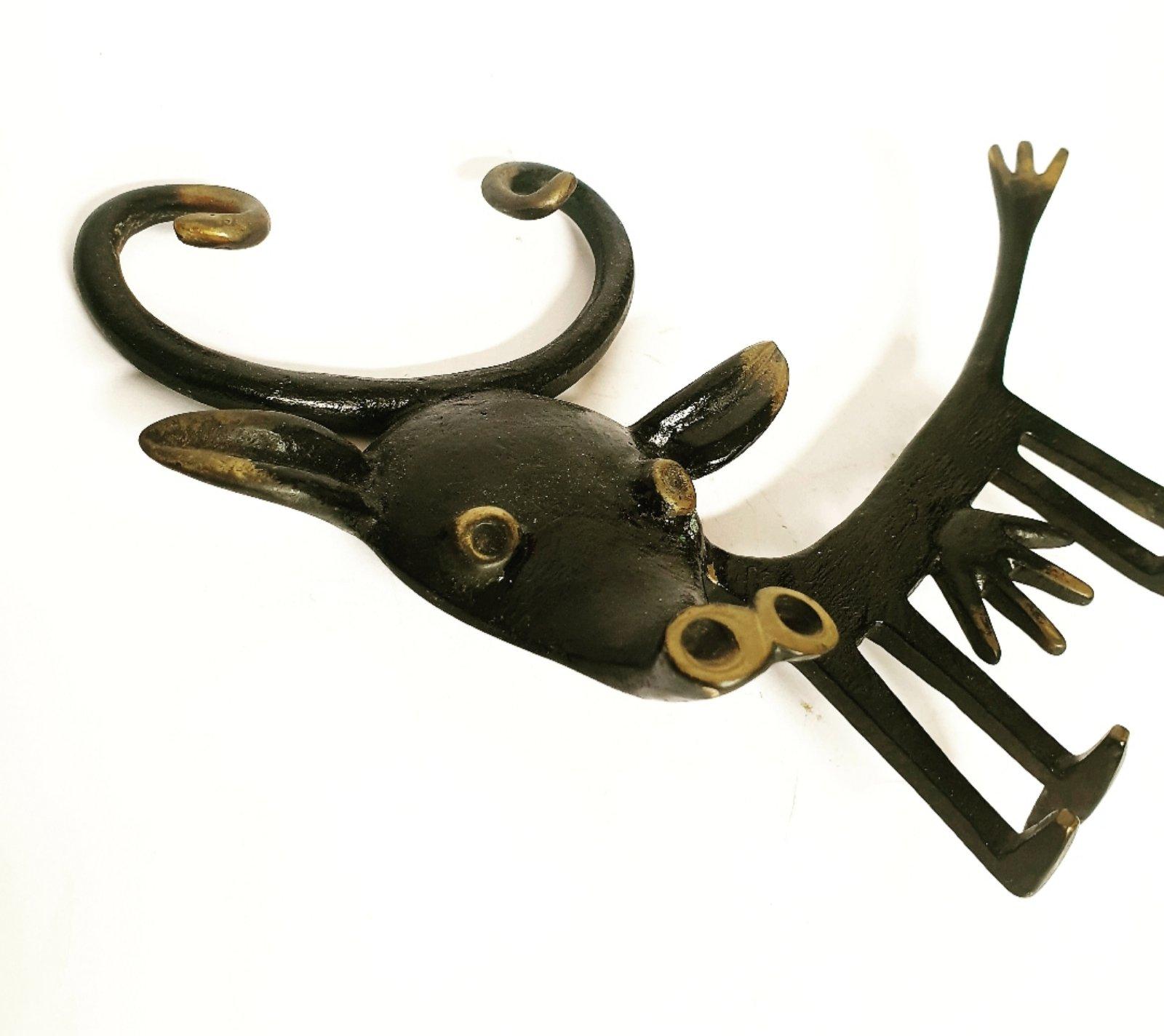 Mid-Century Modern Cow Sculpture Brass Key Hanger Design by Walter Bosse, Hertha Balle Austria 50s For Sale