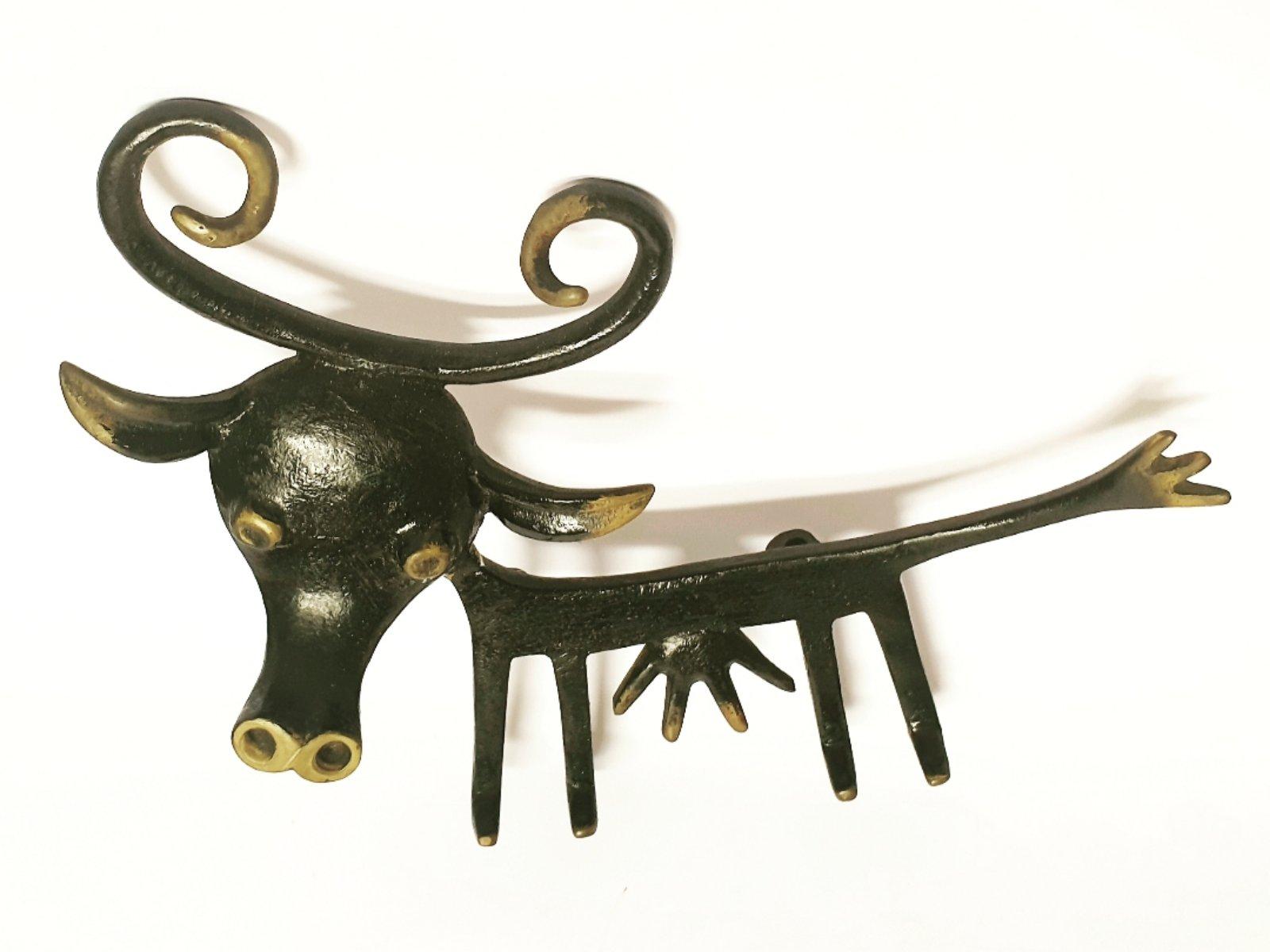Cow Sculpture Brass Key Hanger Design by Walter Bosse, Hertha Balle Austria 50s In Excellent Condition For Sale In Lucija, SI