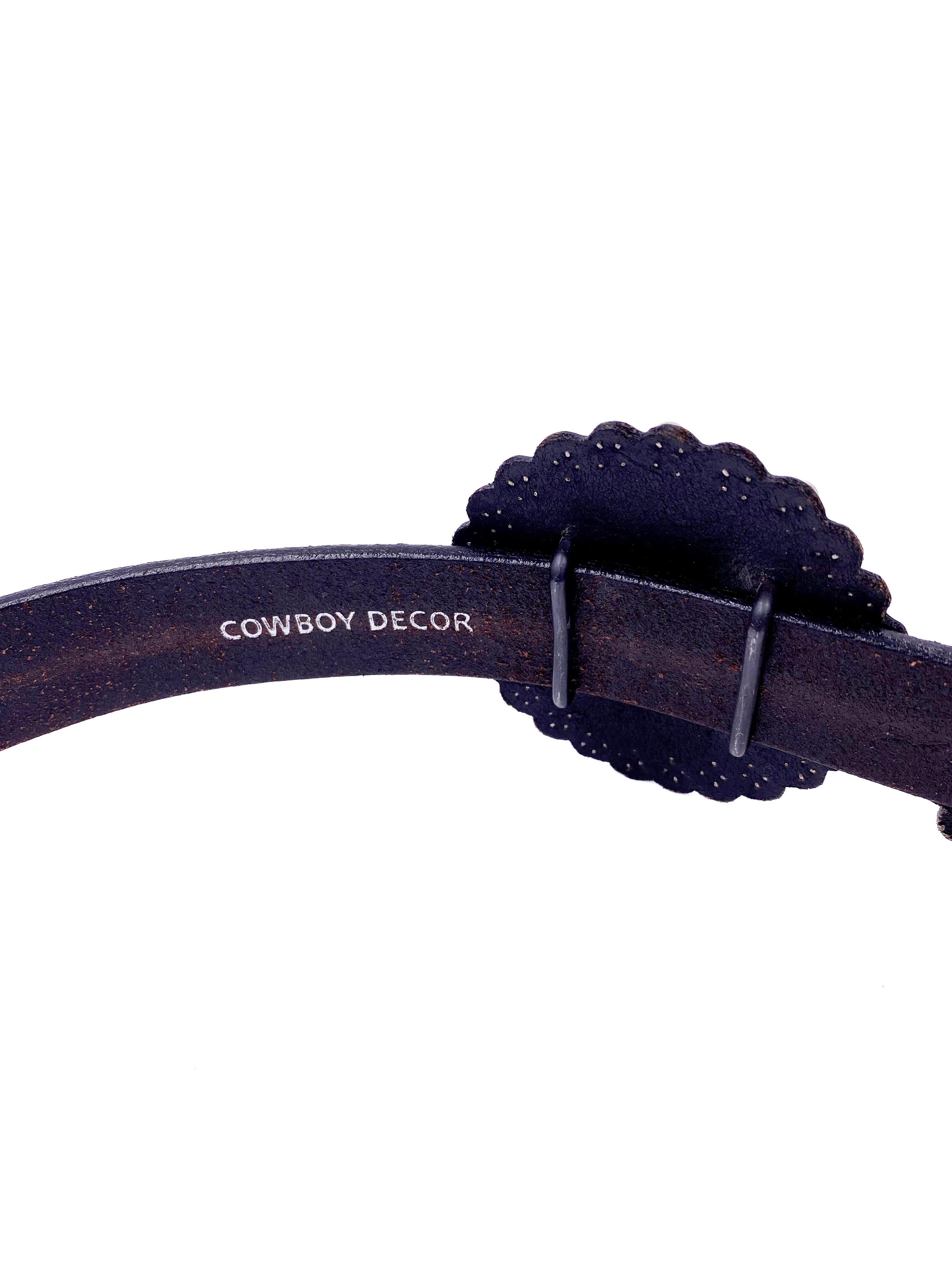 Cowboy Decor Schwarzer Ledergürtel mit Nieten und silbernen Strass Sternen aus Leder für Damen oder Herren im Angebot