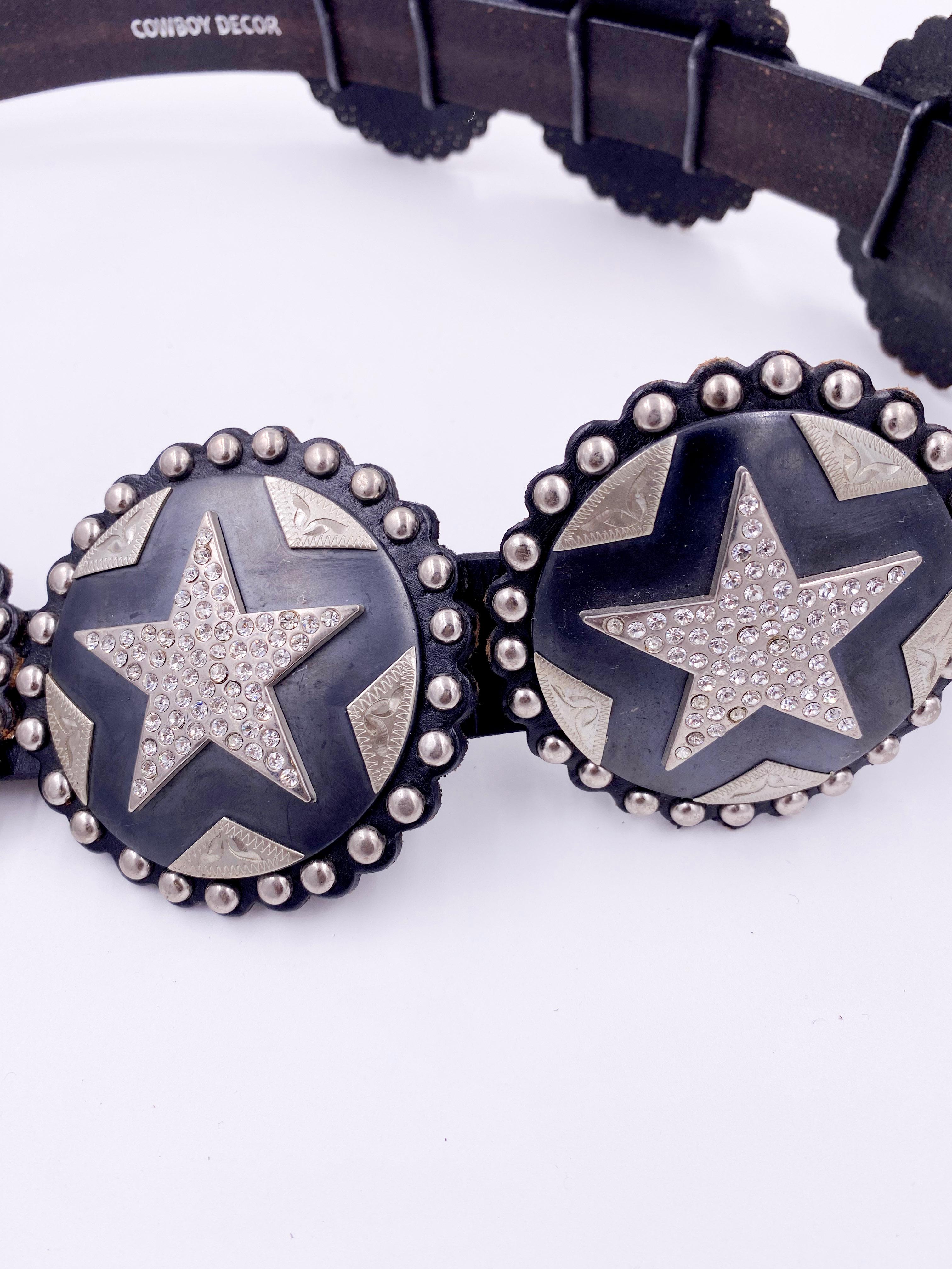 Cowboy Decor Schwarzer Ledergürtel mit Nieten und silbernen Strass Sternen aus Leder im Angebot 2