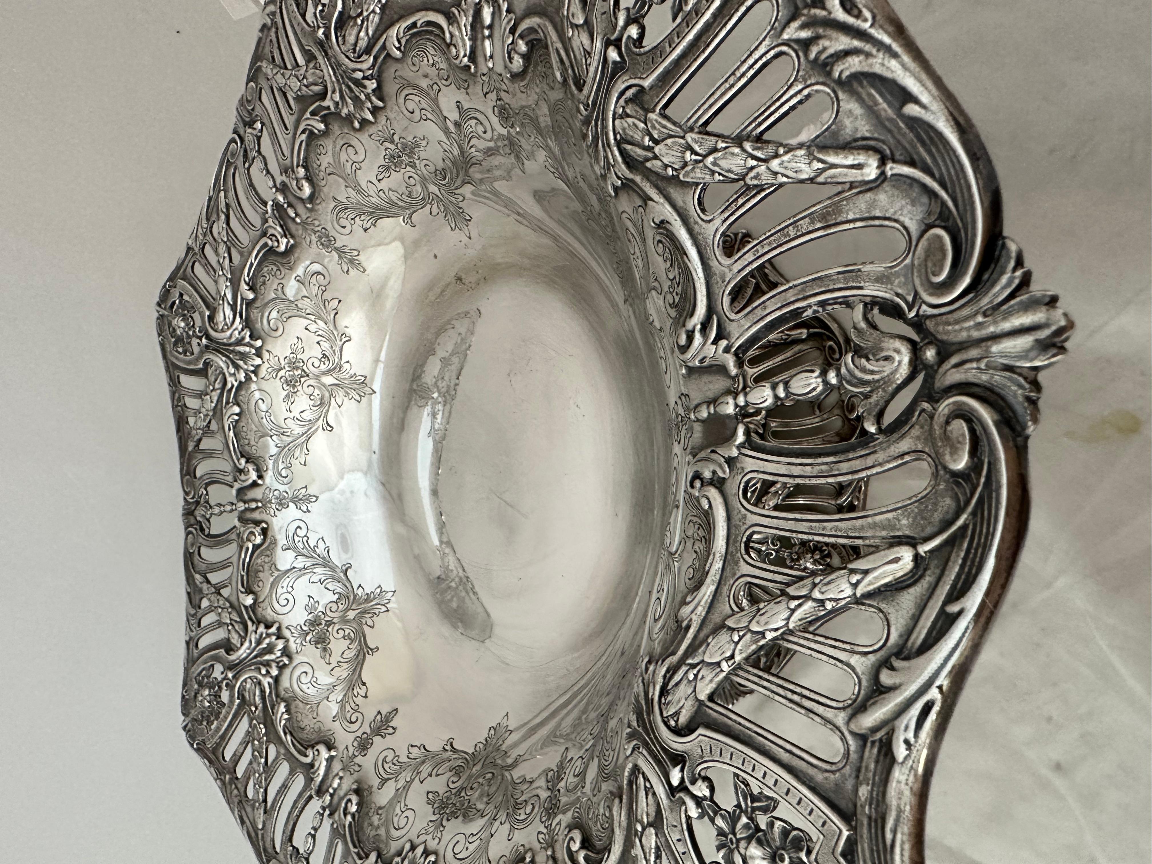 Cowell & Hubbard Sterling Silver Centerpiece In Good Condition In Bronx, NY