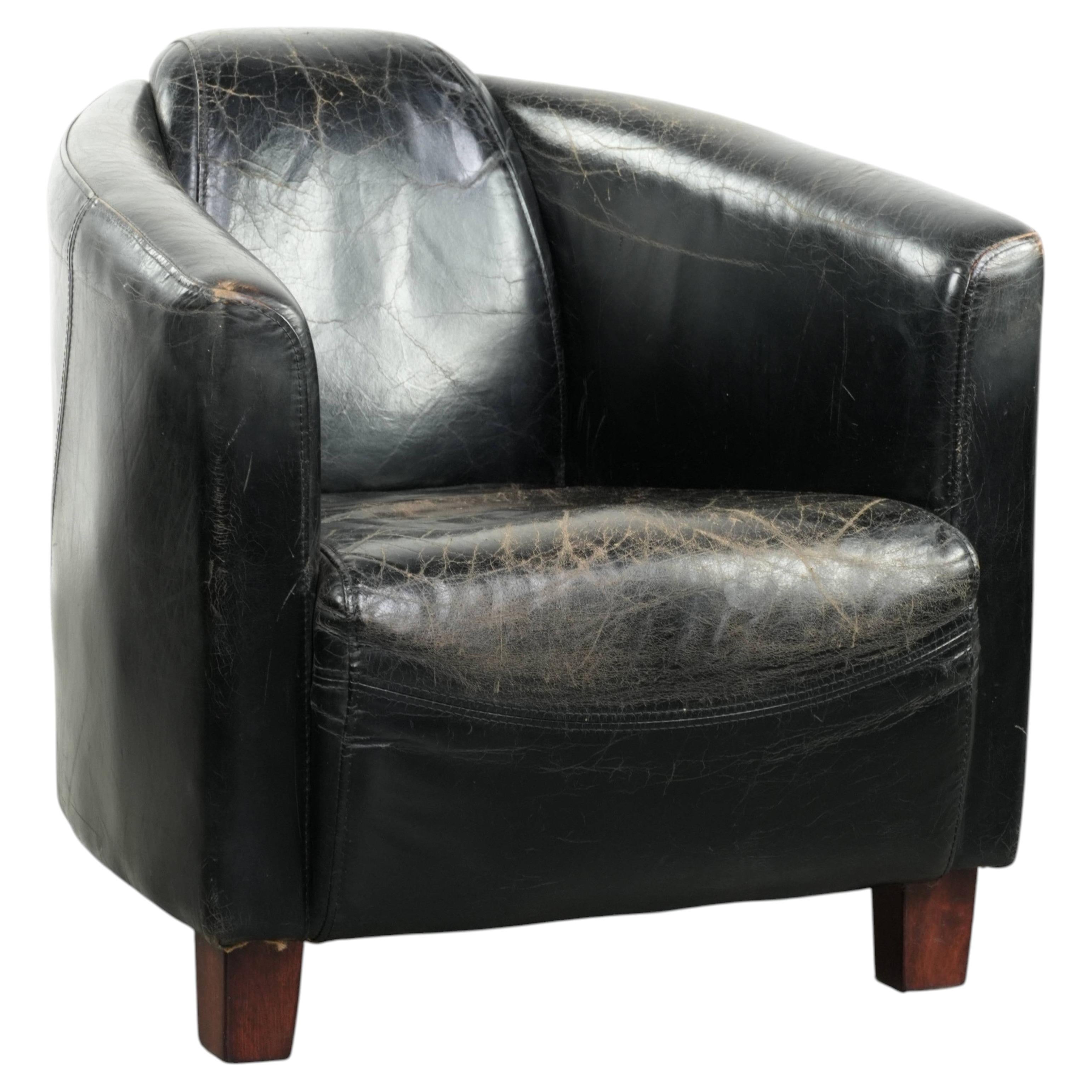 Sillón tipo aviador de piel de vaca, fabricado en piel de vaca vintage negra muy resistente con una pátina muy bonita