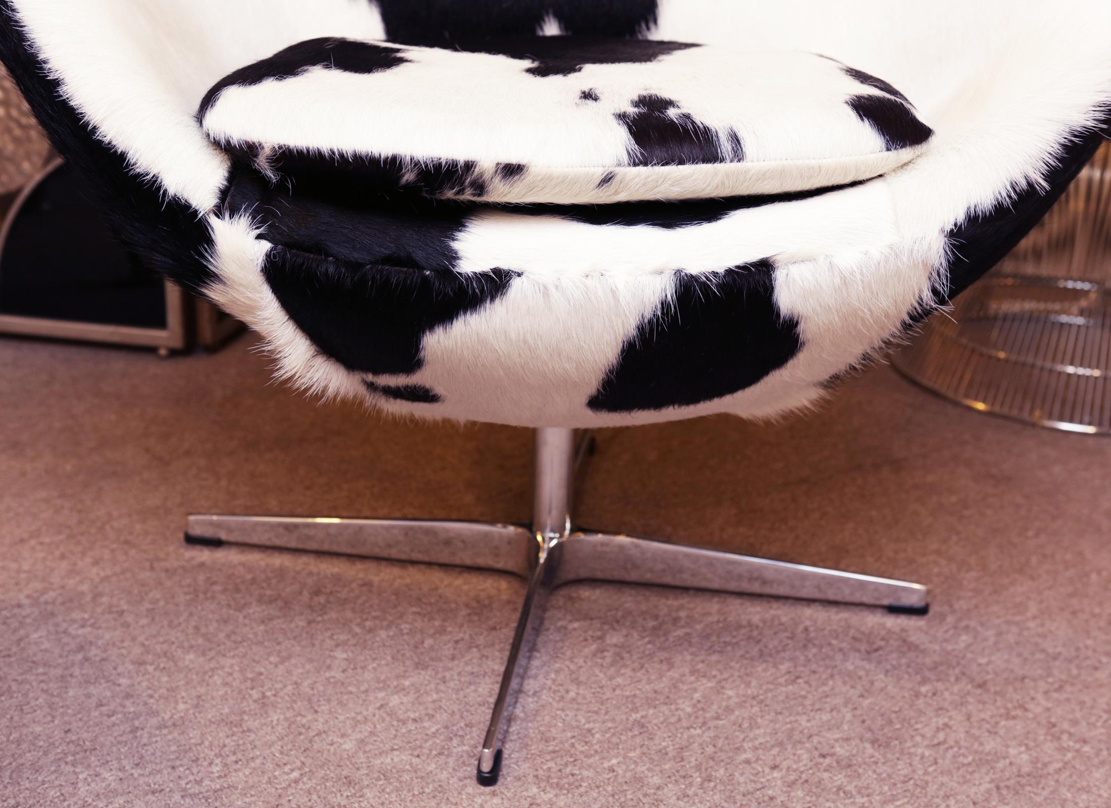 Pony Black and White Egg Armchair For Sale 6