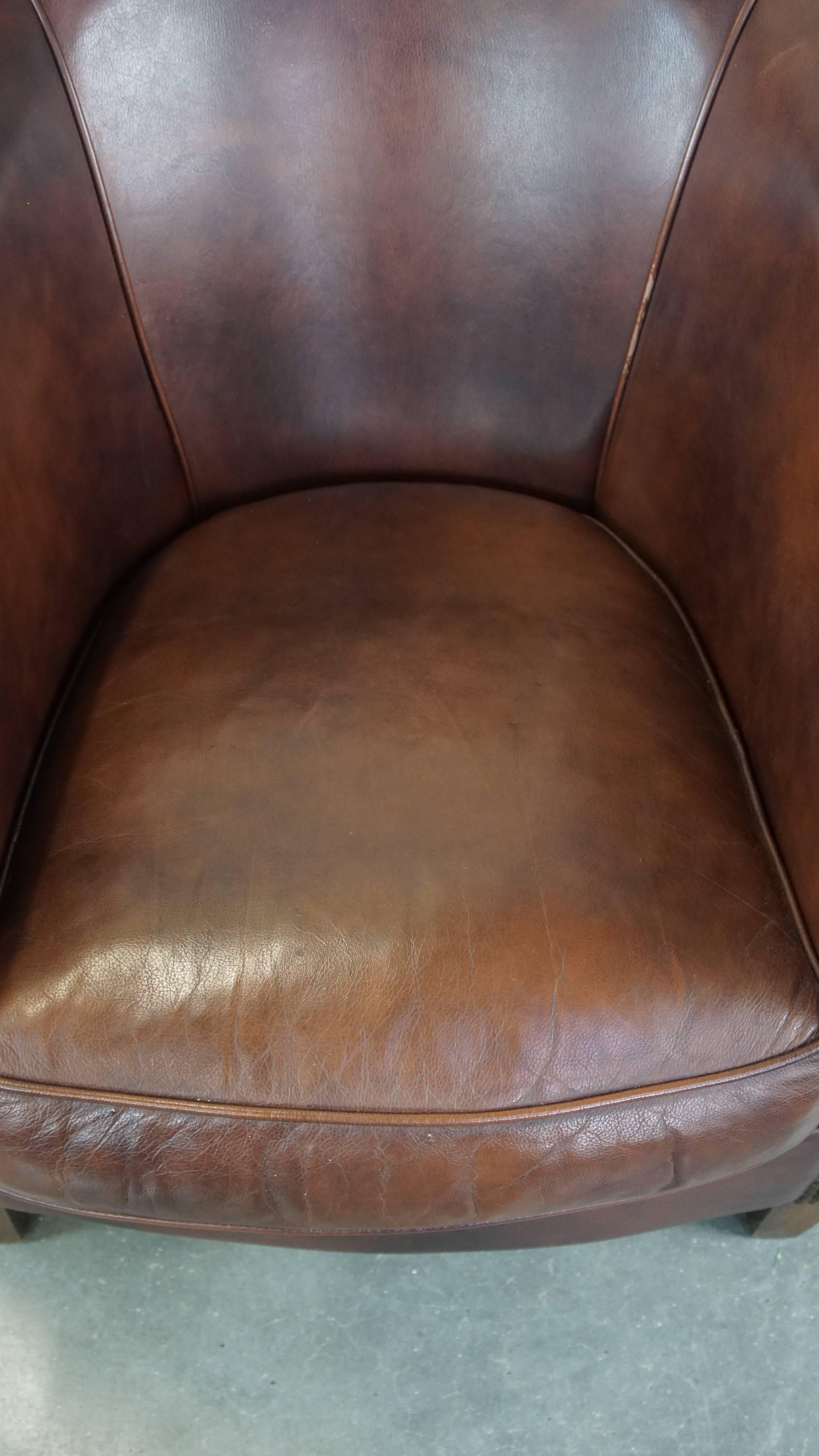 Vacchetta Sedia club in pelle di mucca in buone condizioni, con colori ricchi e profondi in stile inglese in vendita