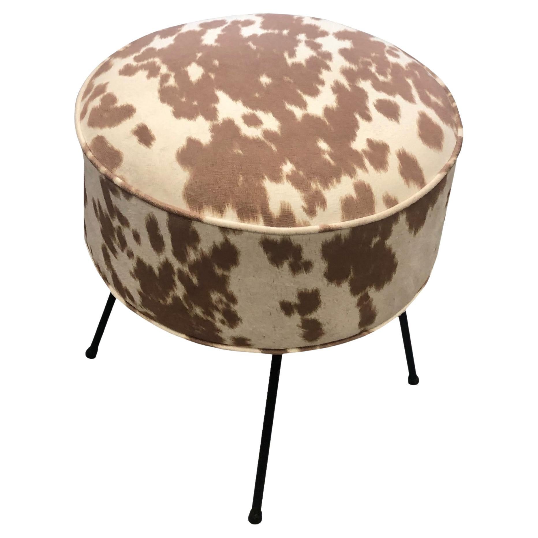 Runder Hocker aus Rindsleder mit Haarnadel, Mid-Century im Angebot