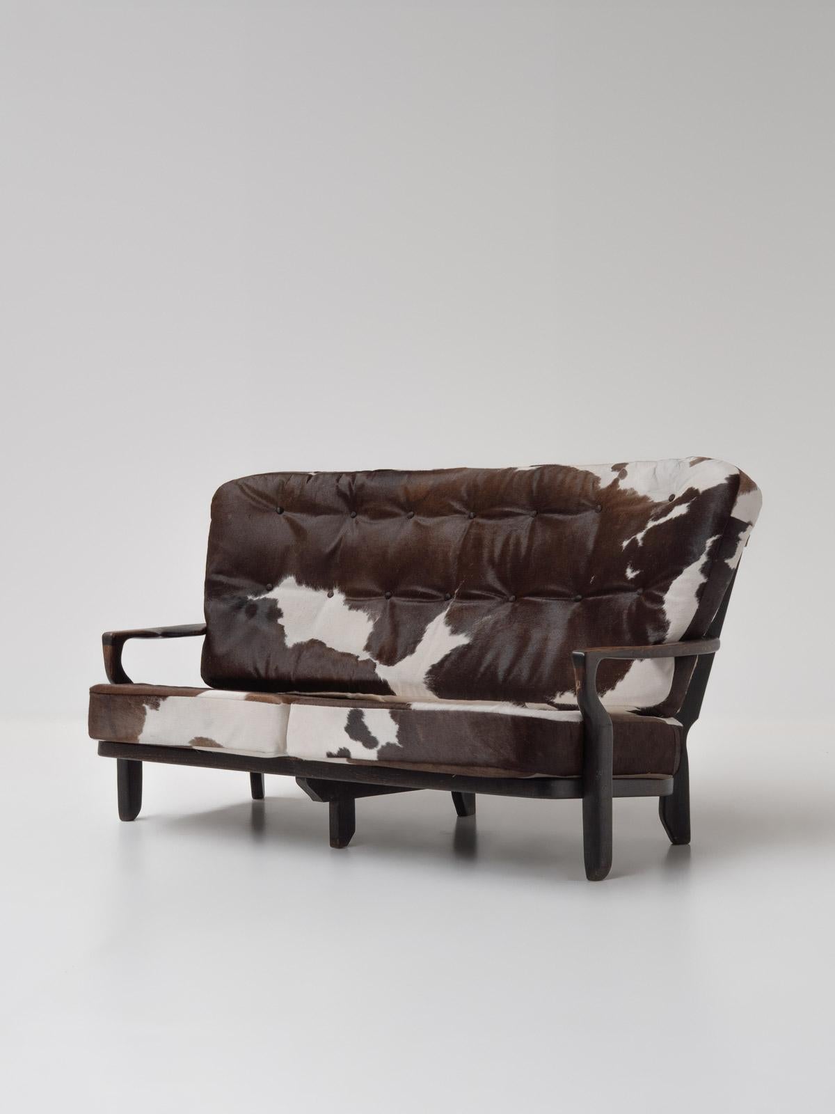 This French sofa, model Juliette, is a striking example of the sculptural design and masterful craftsmanship of Guillerme et Chambron. Made in France in the 1960s, it features a solid oak frame with bold architectural lines and refined detailing.