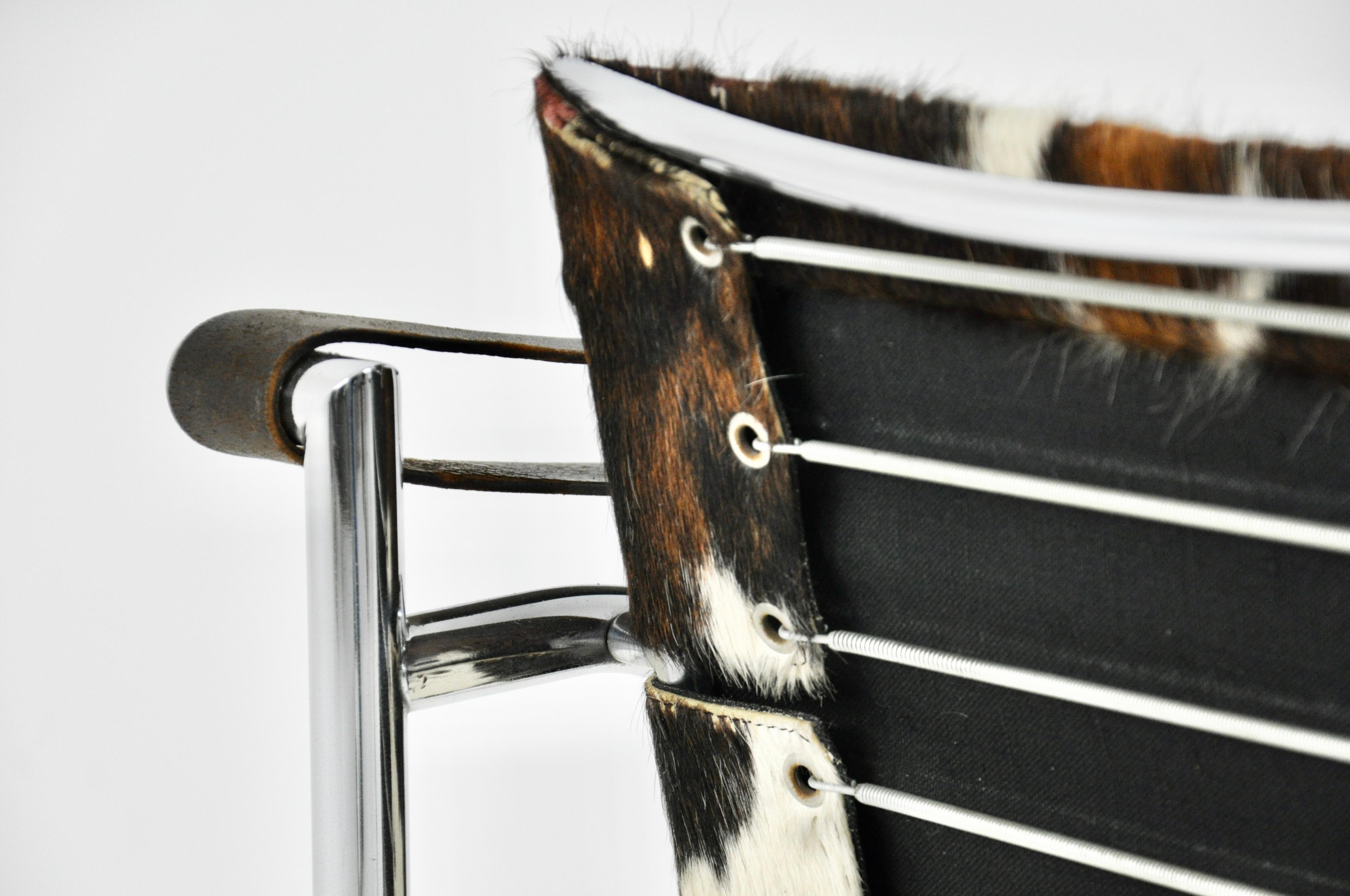 Cowhide LC1 armchairs by Le Corbusier for Cassina, 1970s For Sale 3