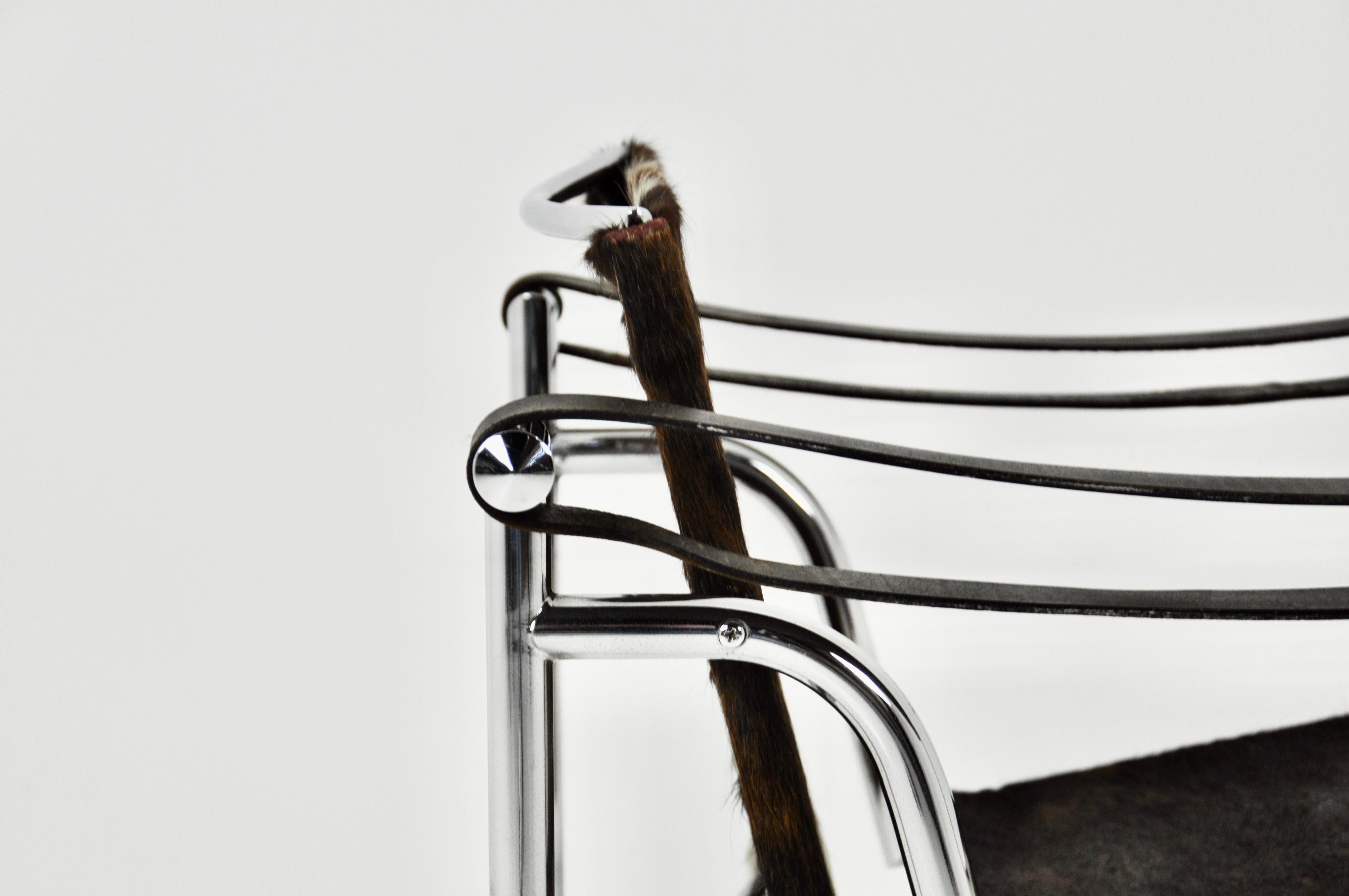Cowhide LC1 armchairs by Le Corbusier for Cassina, 1970s For Sale 4