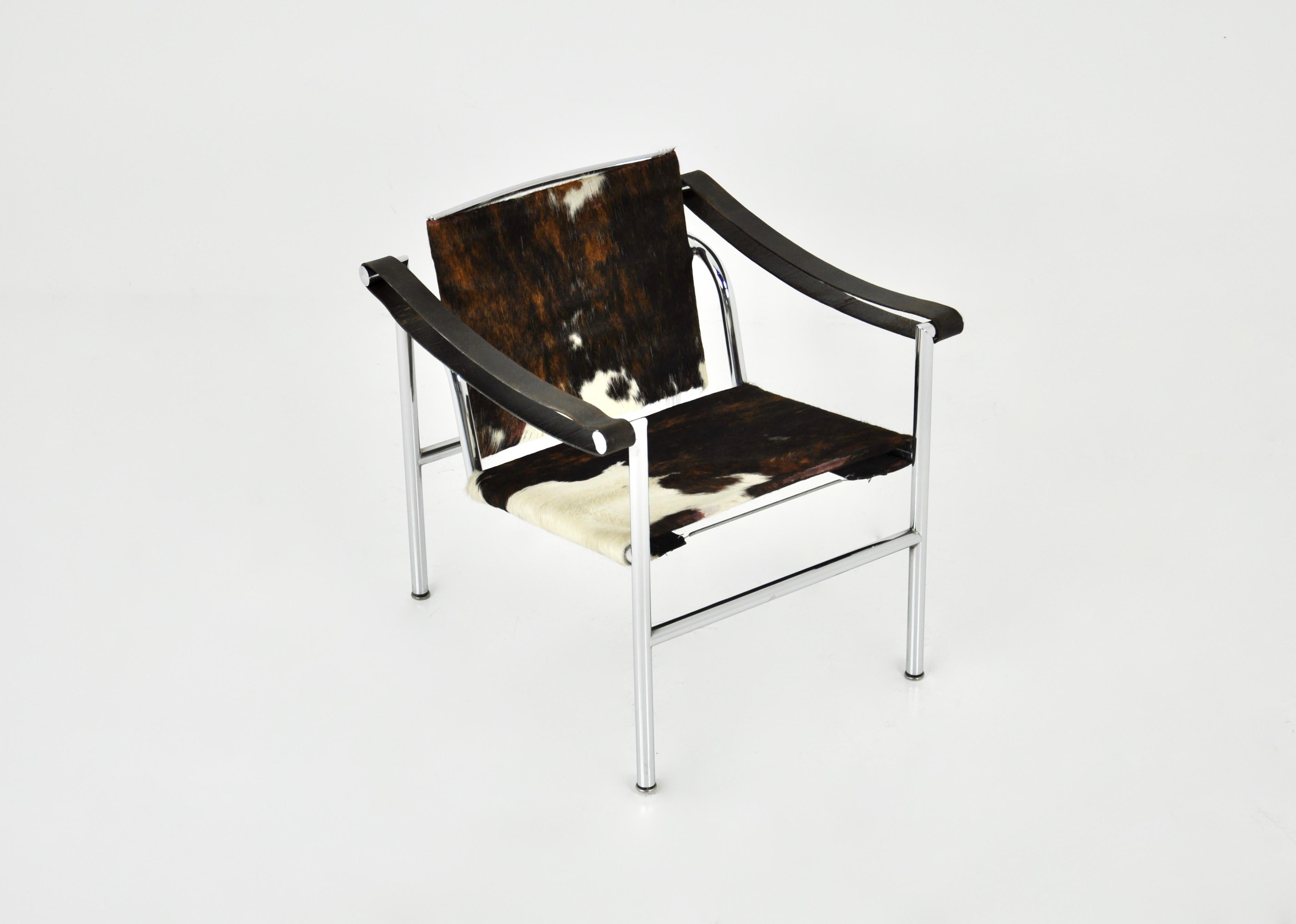 Mid-Century Modern Cowhide LC1 armchairs by Le Corbusier for Cassina, 1970s For Sale
